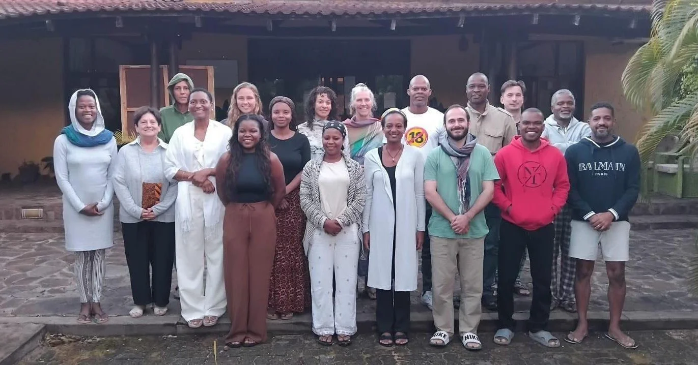 In February and March, two Vipassana courses (a 3-day and a 10-day) were held in Bilene, Mozambique.

Mozambique does not yet have a dedicated meditation centre, so each course is created from the ground up. Servers prepared the rented venue, carried
