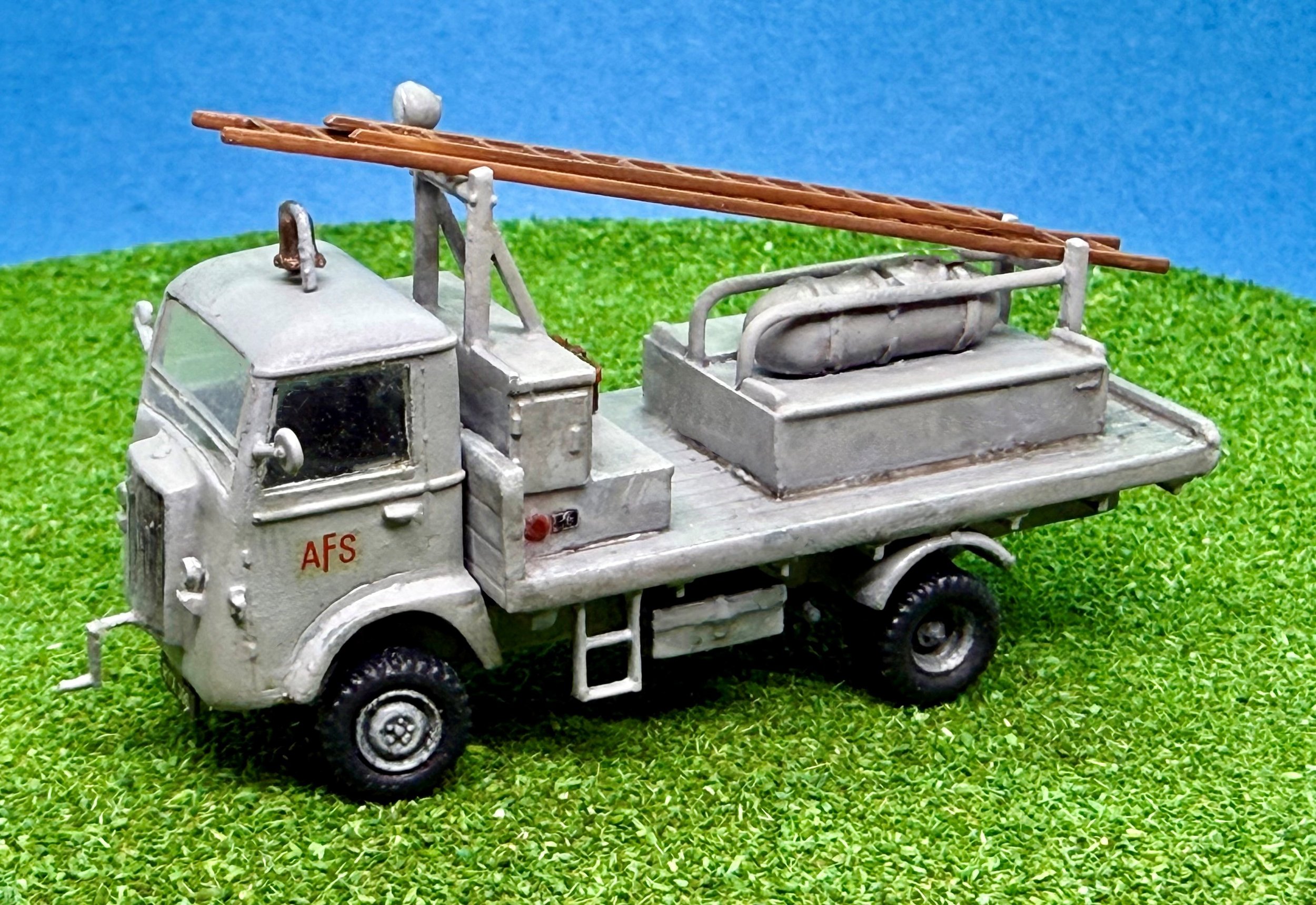 model_transport-karrier_bantam_firetruck_2.jpg