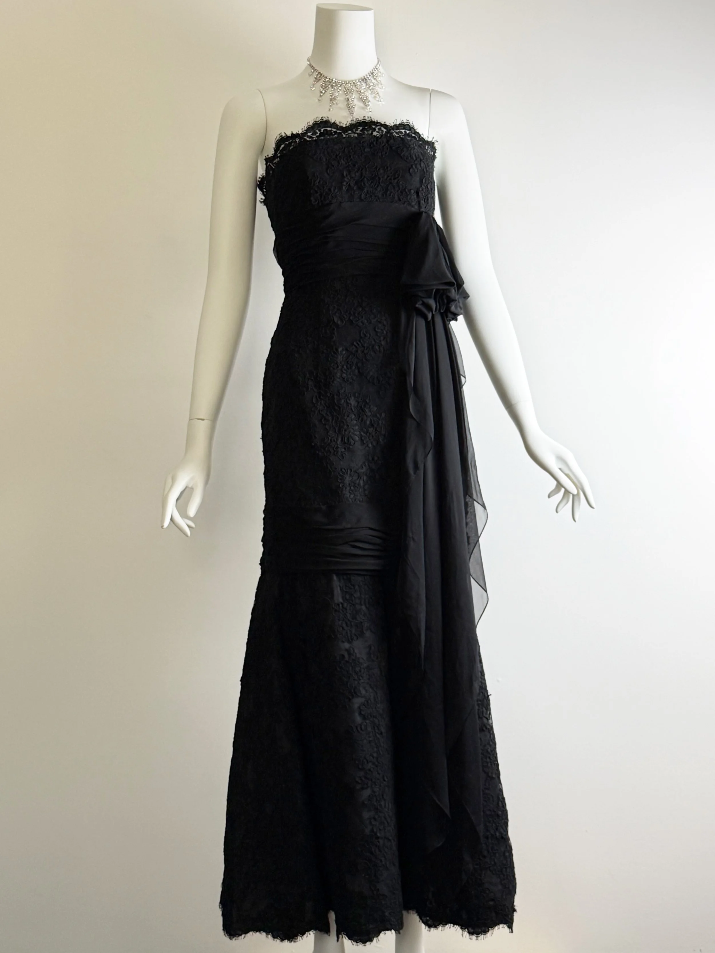 1980s Carolyne Roehm black lace mermaid gown