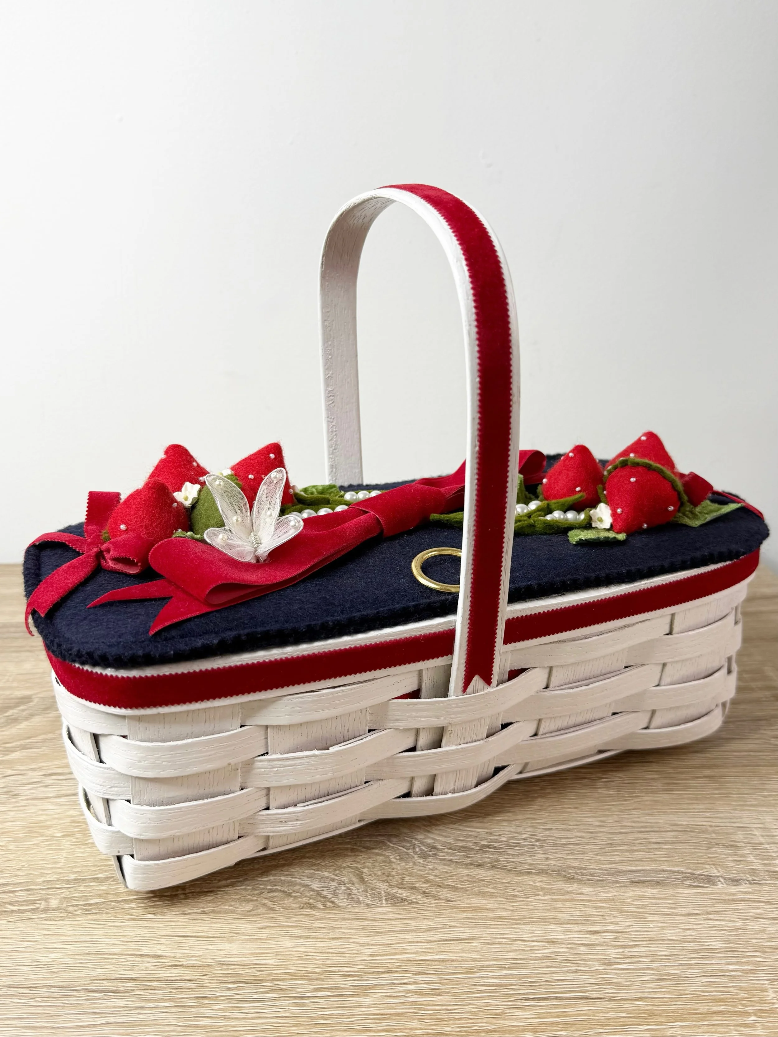 Strawberry delight basket purse