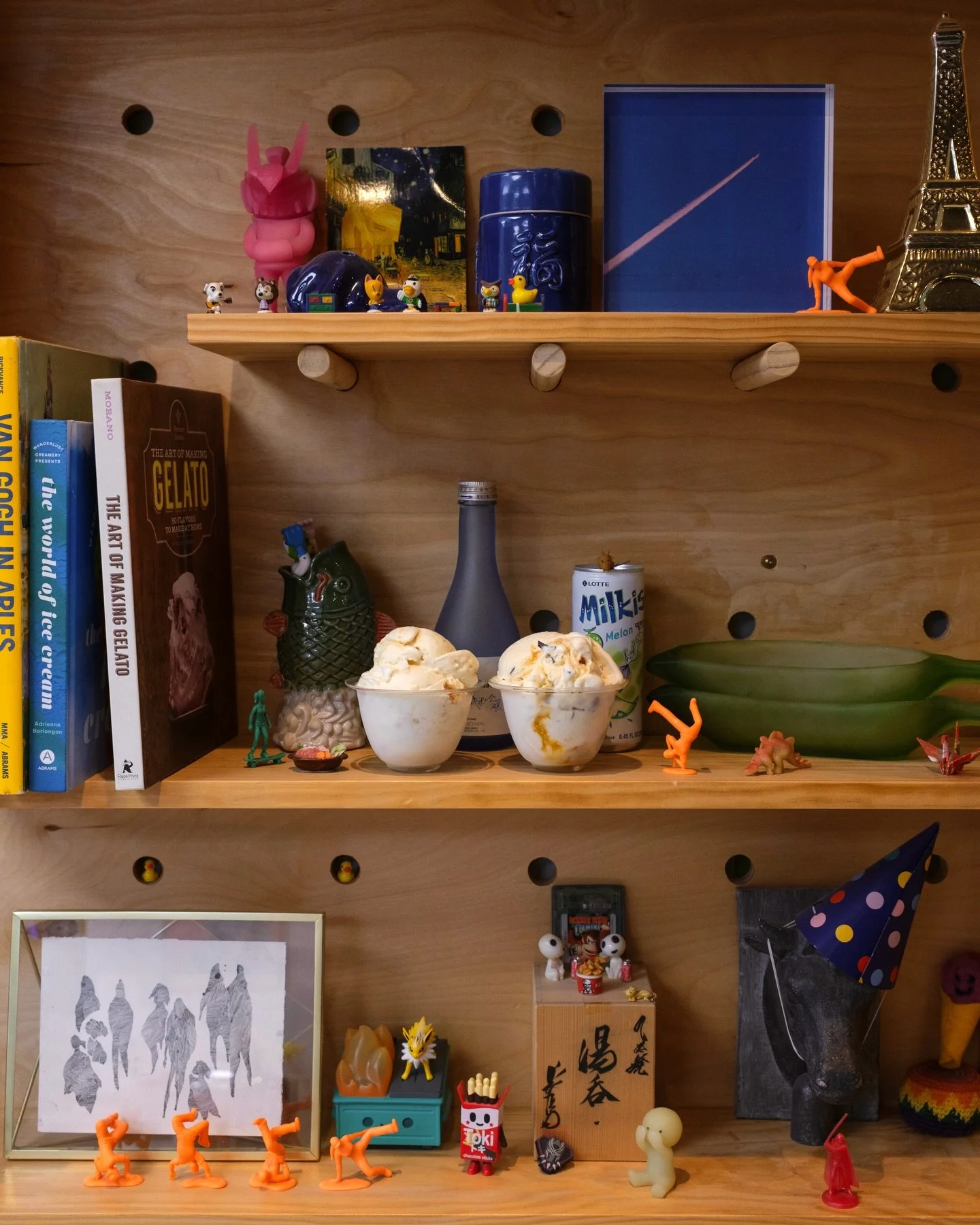 Two new flavors in the shop!

Lemon Cream Pie &mdash; Lemon ice cream with graham cracker pieces &amp; lemon curd.

Burnt Honey &mdash; Honey ice cream with honeycomb &amp; chocolate shavings.

Available for the next couple weeks!