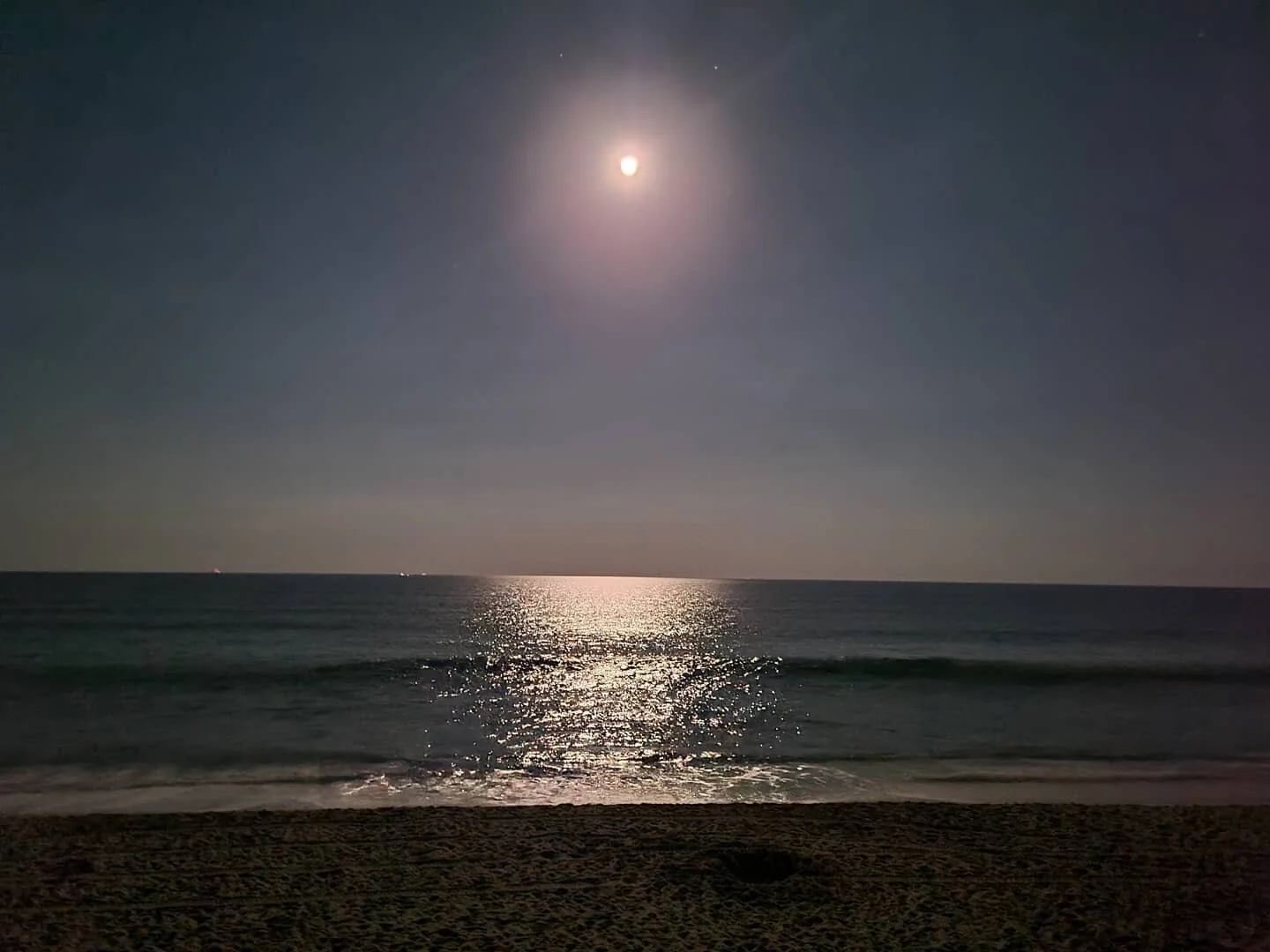 Don't forget to look up at the sky. This pic was taken when I couldn't resist stopping at the beach to get a look at the moon on the water. 

It's moments like this that remind me to stop and smell the 🌹. 

#travel #travelphotography #travelgram #in