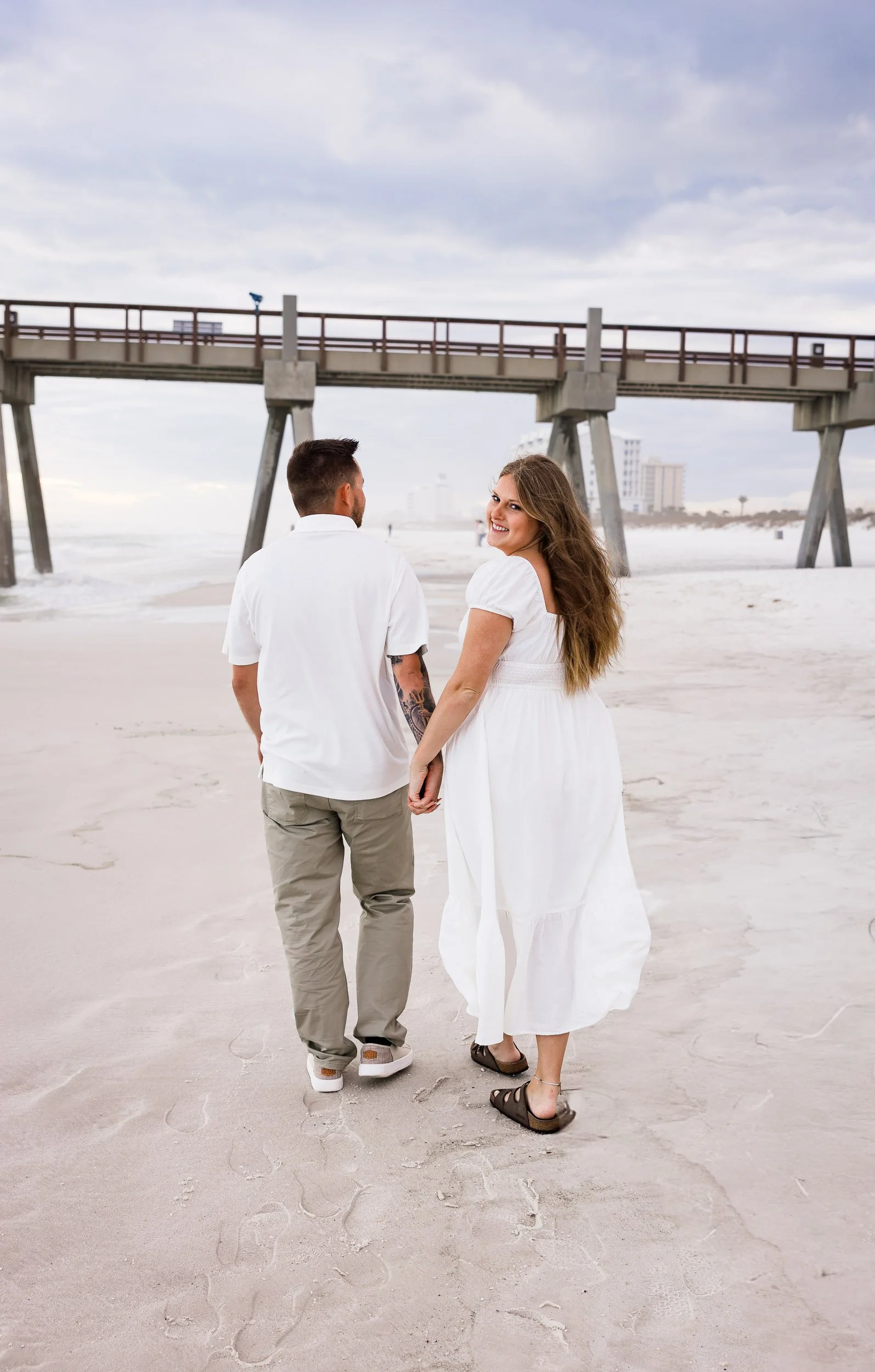 pensacola-beach-pier-engagement-session--3.jpg