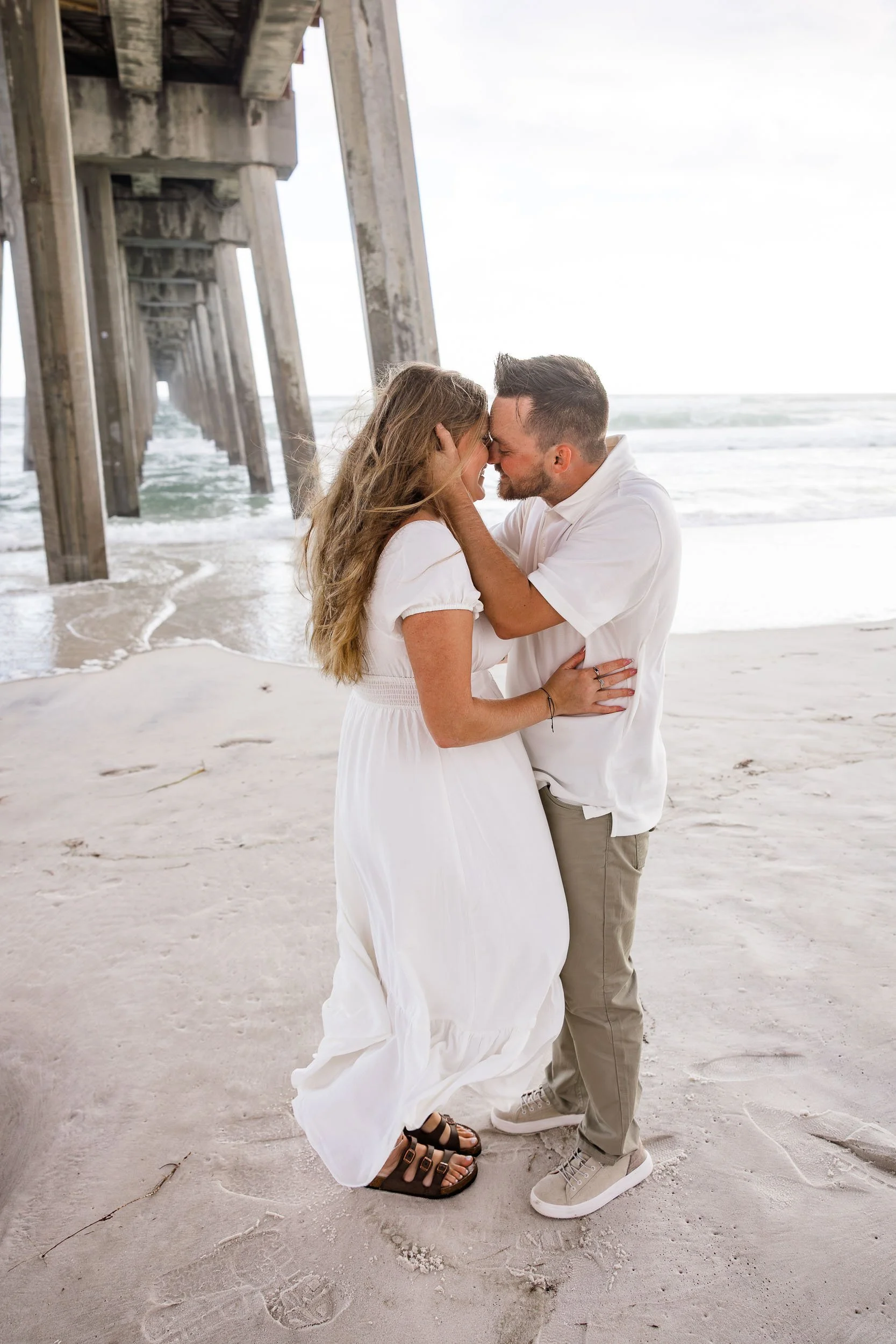 pensacola-beach-pier-engagement-session--7.jpg