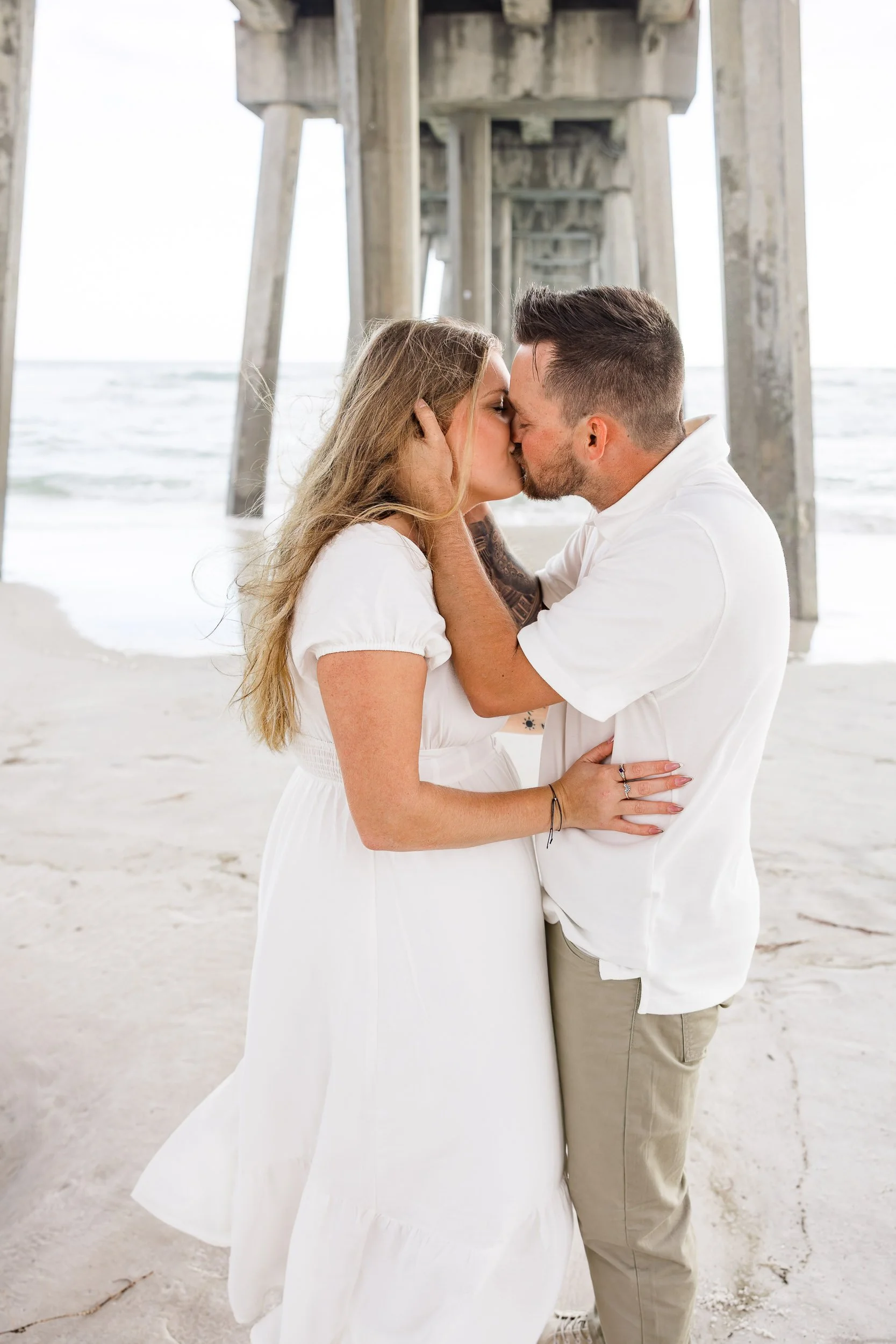 pensacola-beach-pier-engagement-session--8.jpg