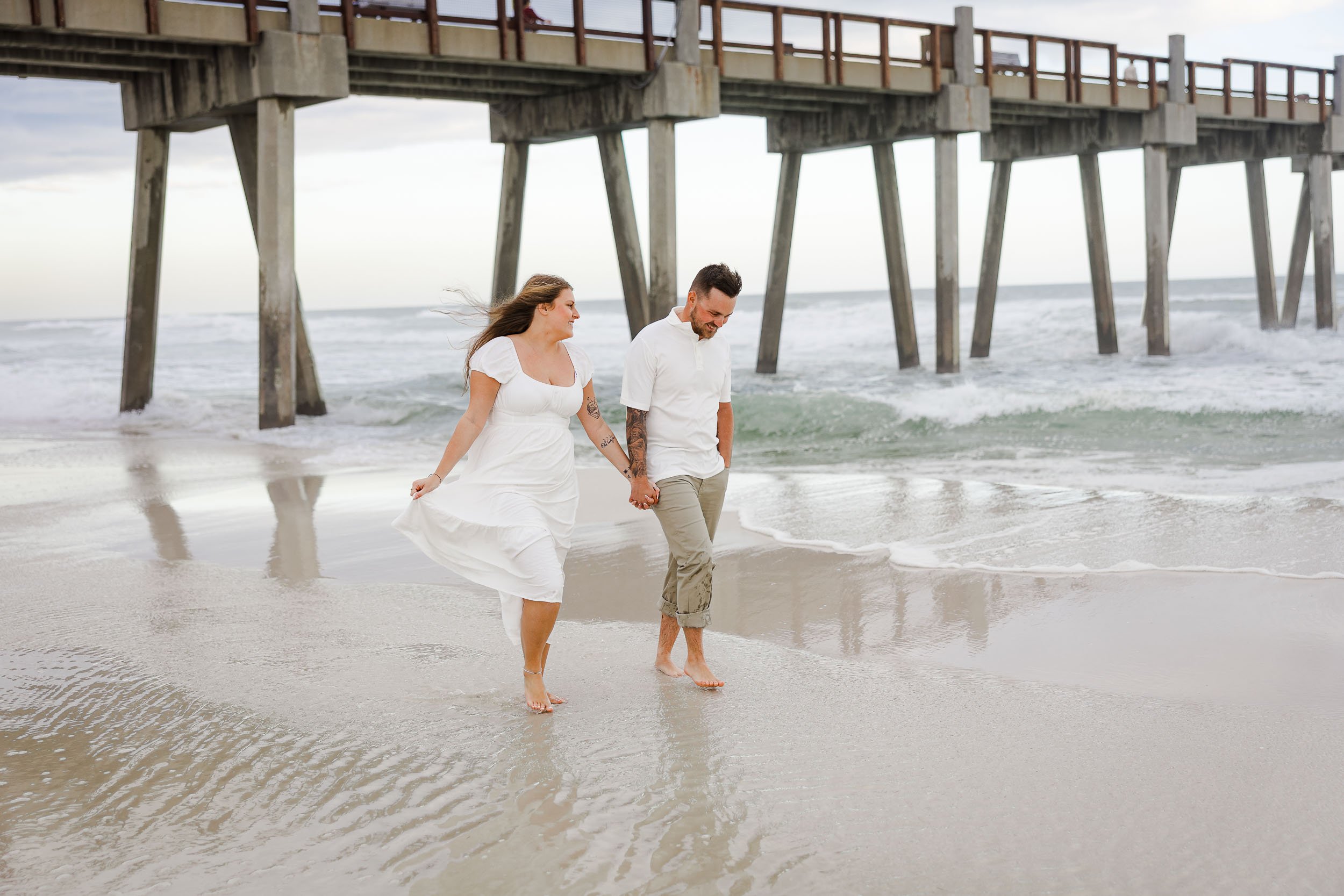 pensacola-beach-pier-engagement-session--25.jpg