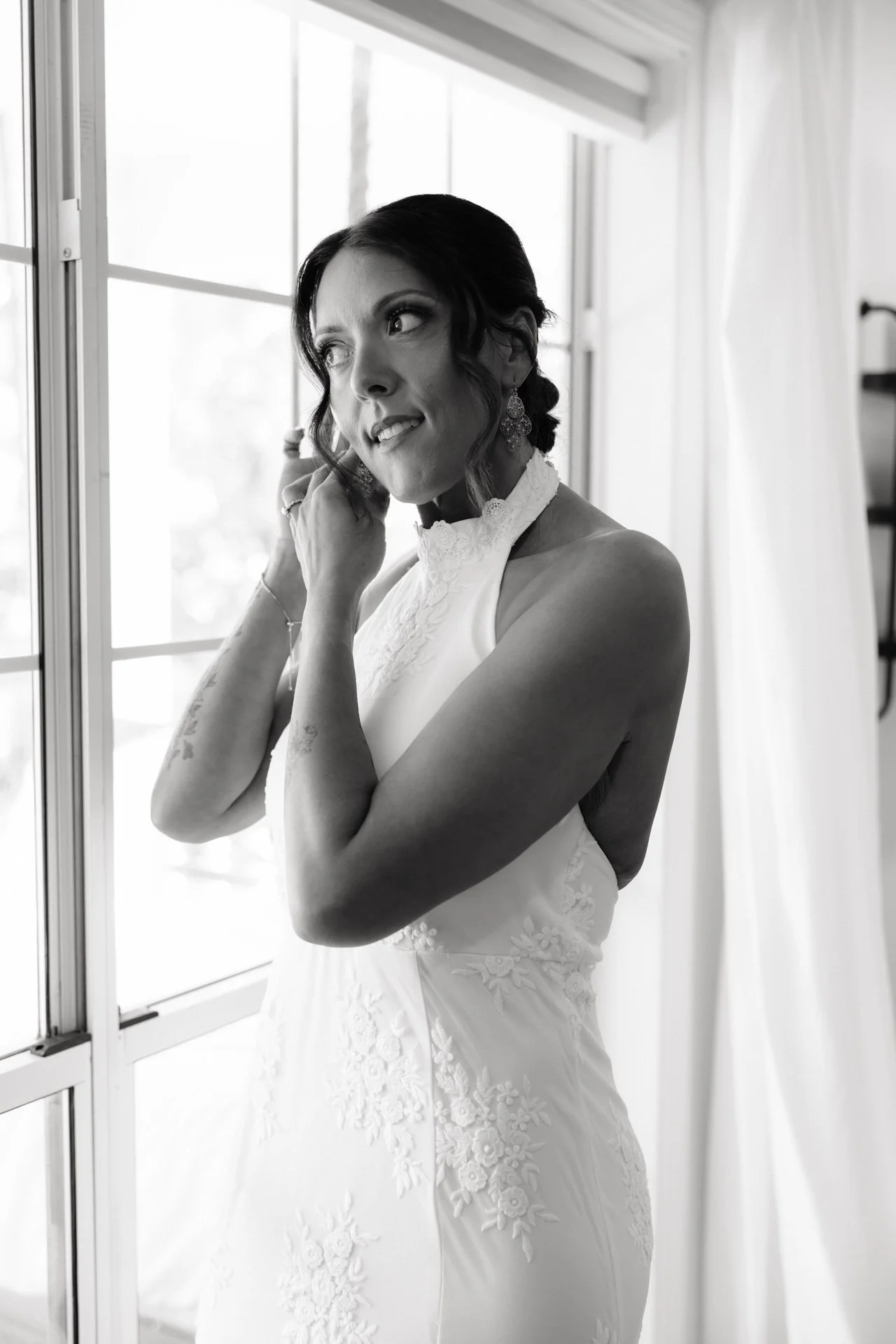Bride-Getting-Ready-Earrings-Alabama-Airbnb-Wedding-3.jpg