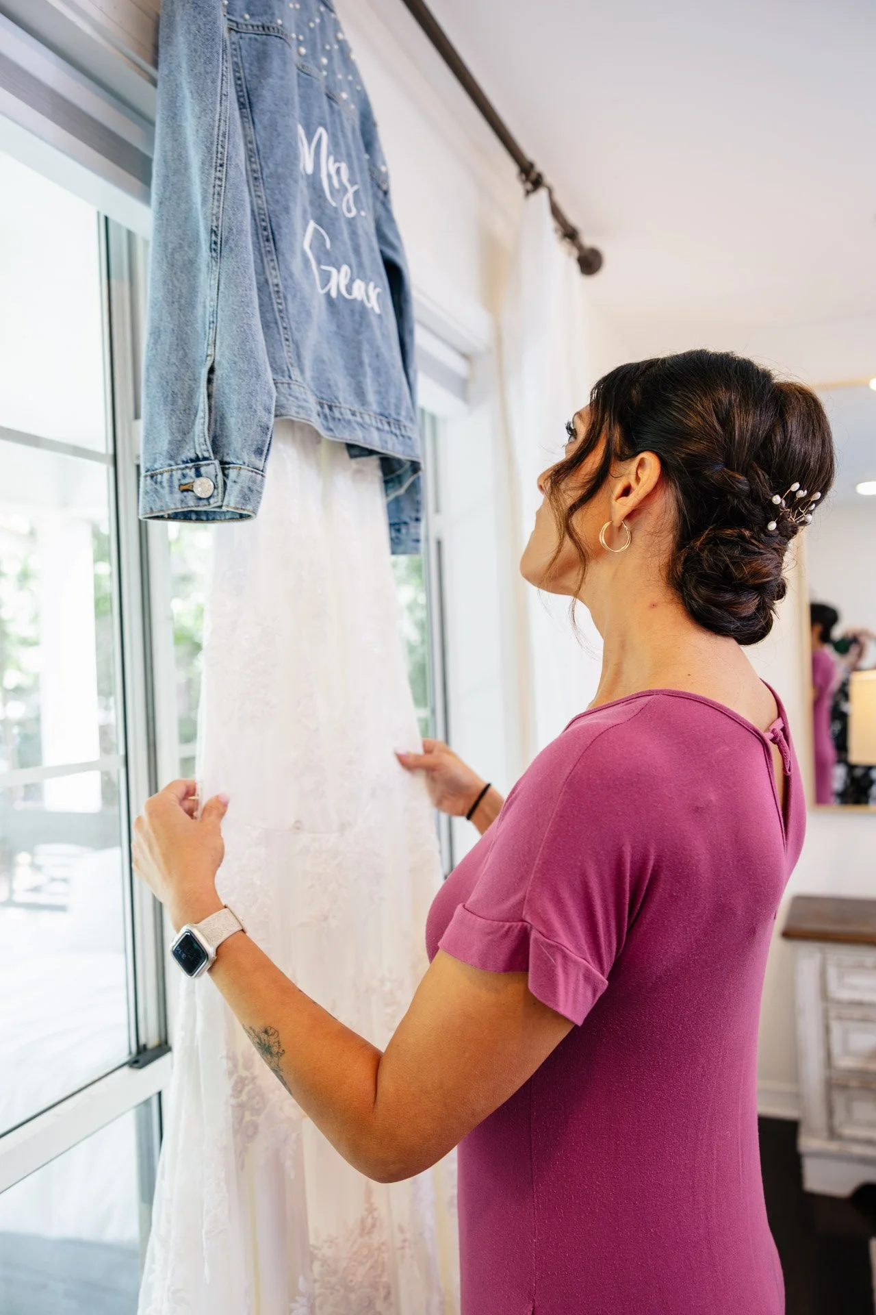 Bride-Getting-Ready-Alabama-Airbnb-Wedding-2.jpg