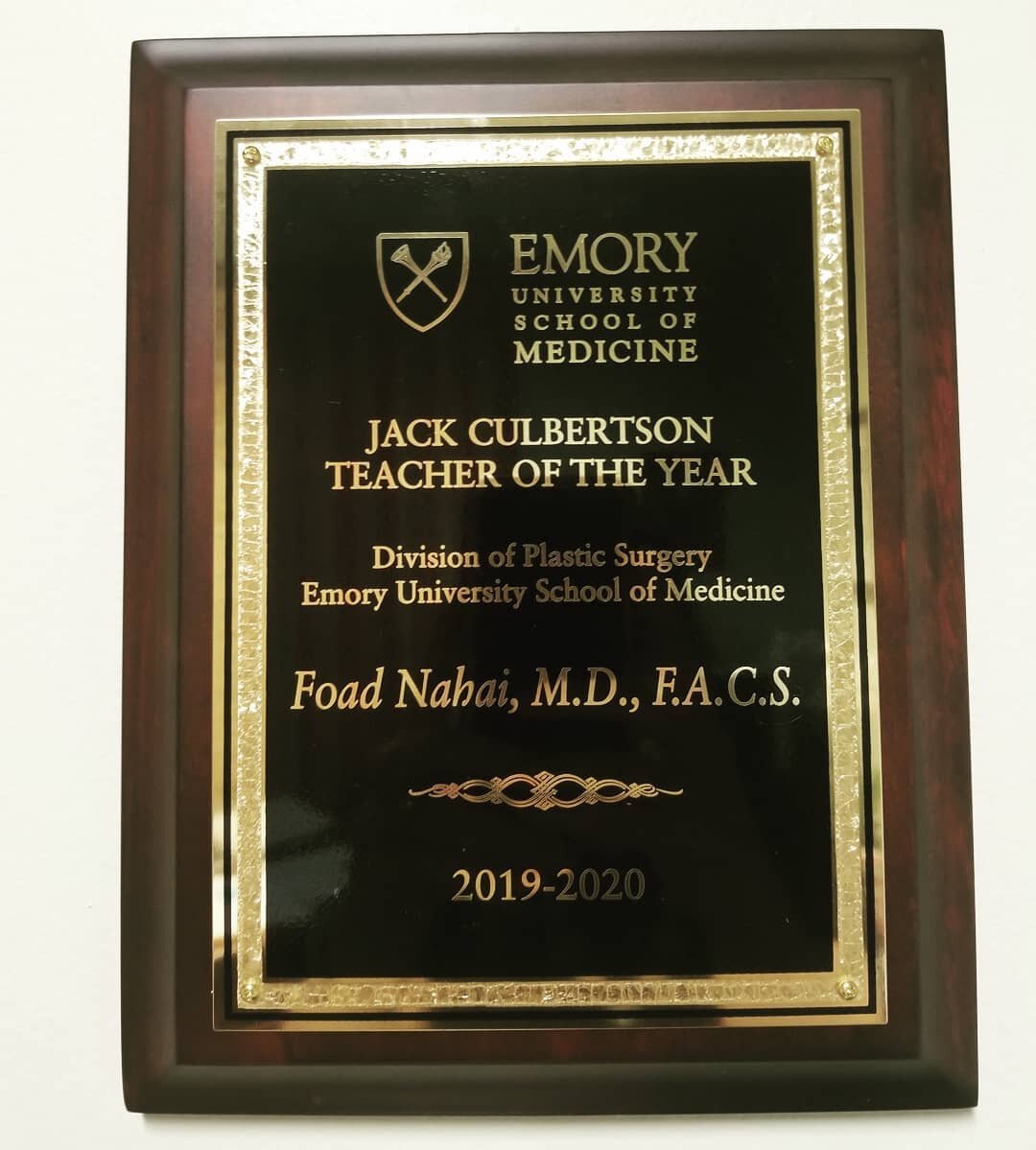 Thank you to Dr. Alexandra Hart and Dr. Victor Chien, our graduating residents, for this fabulous award. I wish you every success in the future. The plastic surgery world is fortunate to have  you both! @alexandrahart0