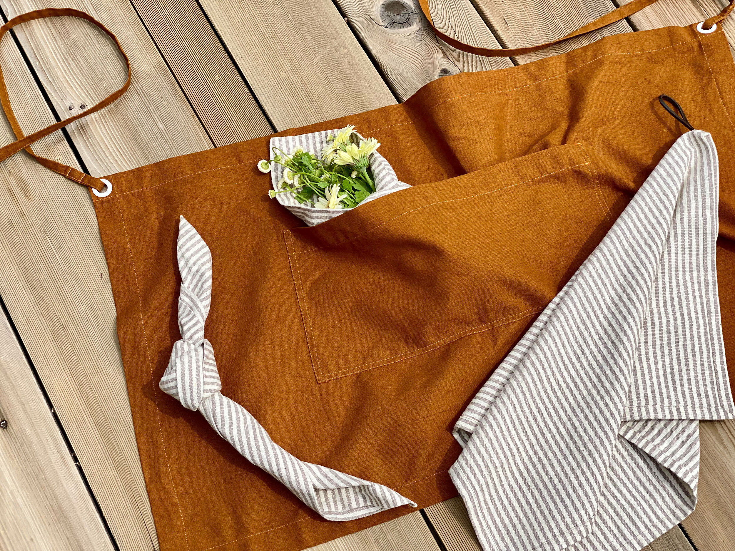 HarbourPublic_CuratedSet_Apron_Linen_Rust_0001.jpeg