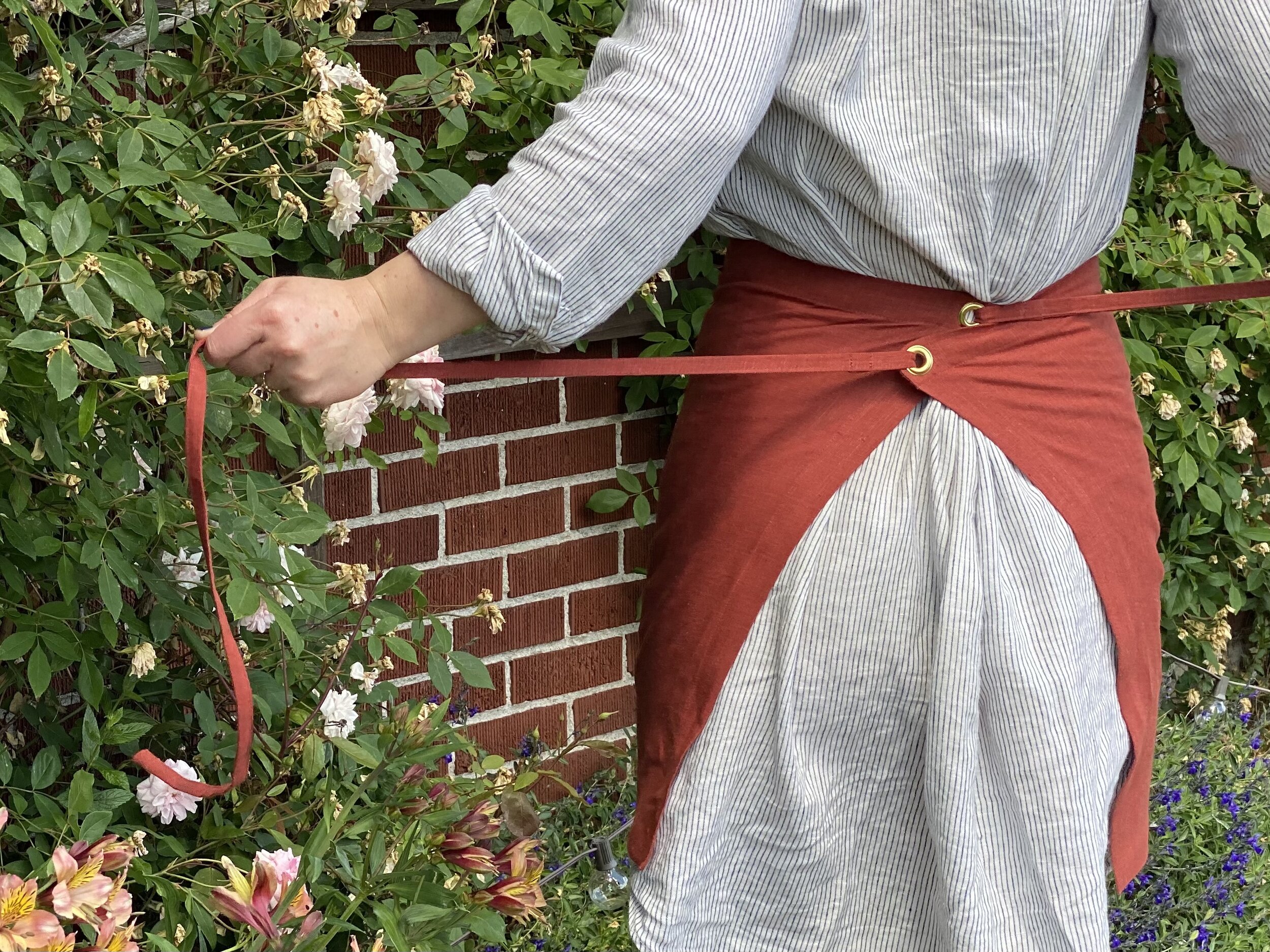 HarbourPublic_Half_Apron_Linen_Tomato_0003.jpeg