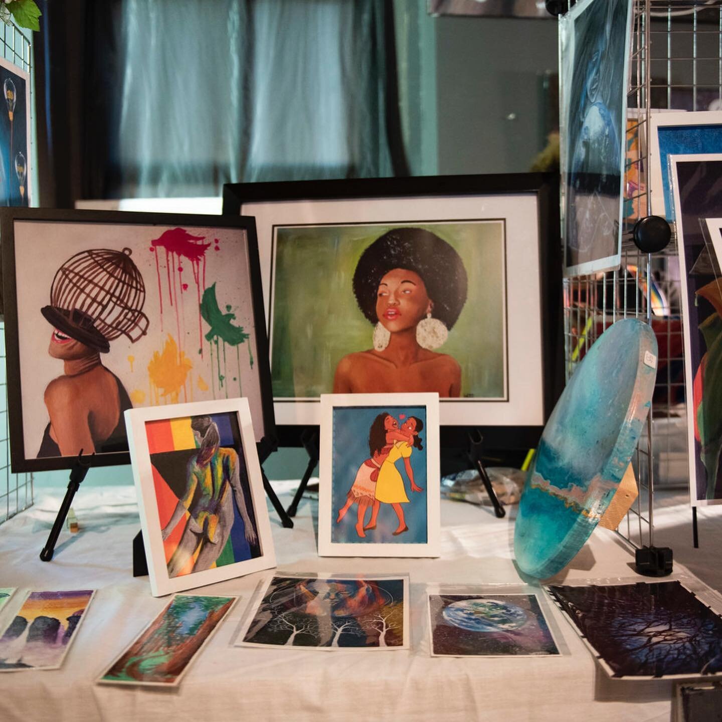 More images from one of the three Queerative Markets we put on this Pride Month supporting Southern Queer makers and creators. Check out our full Pride Month recap by visiting the link in our bio. #leur #leurmagazine #louisianaLGBTQIA #SouthernQueer 