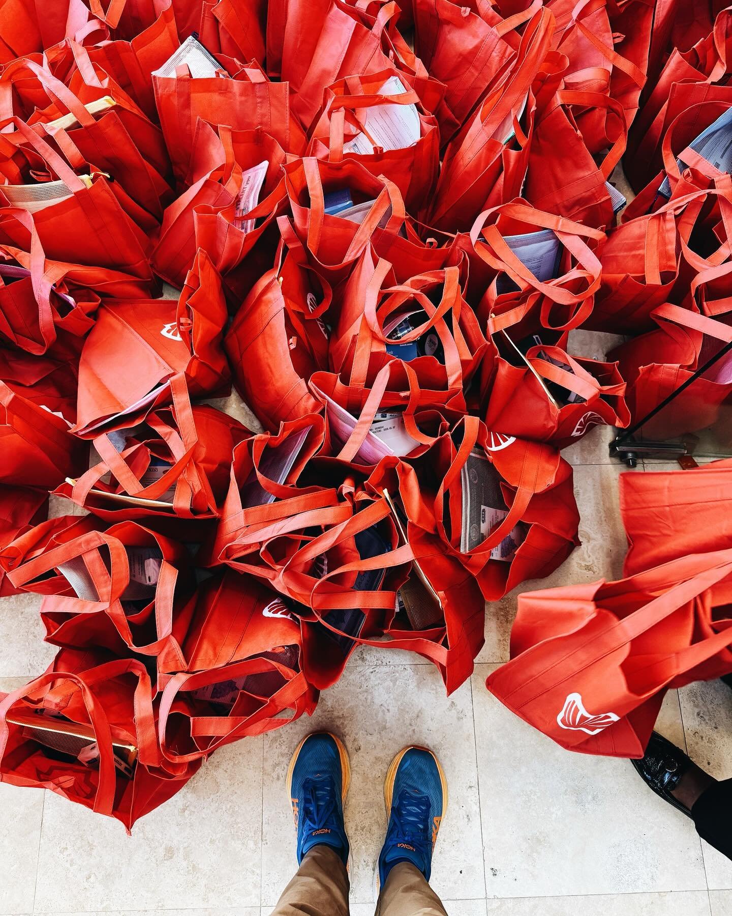 How many @Shell Geismar employees does it take to package 200 Disaster Kits?? 

On Tuesday, April 30, 2024, my team at @unitedwaybr partnered with @volunteerascension to set-up a community volunteer event for Shell Geismar employees during their quar