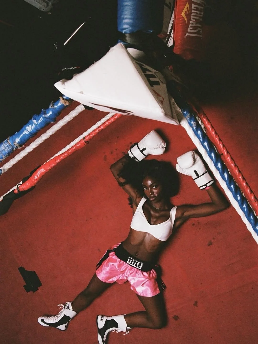 The Art of Rage | from @better.jade catching up
produced, casted and lots of movement direction on this one with my girls
Talent: @shokunbi.halimotu @staarlina @216ix
Extras: @Ikhdme @eliboogz
Creative Director: @juliaxushao
Art Director: @bebstell
E