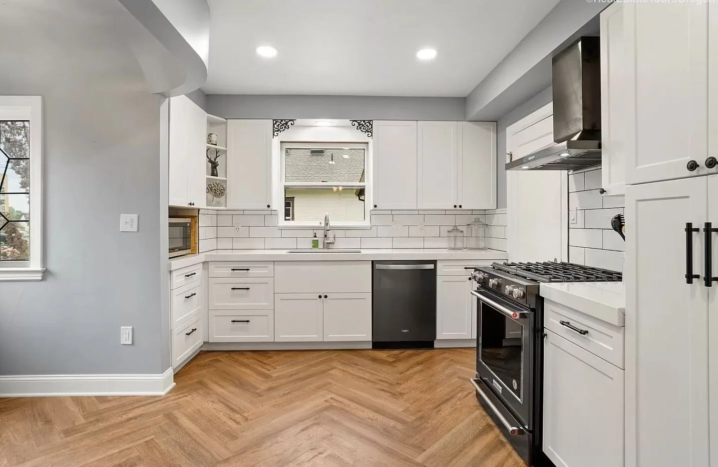 kitchen cottage.JPG