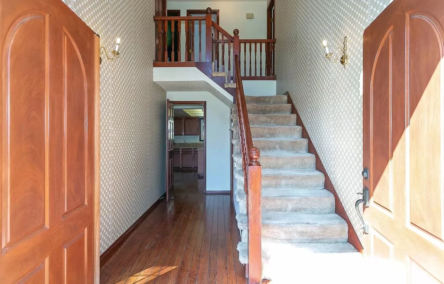 colonial entry.JPG
