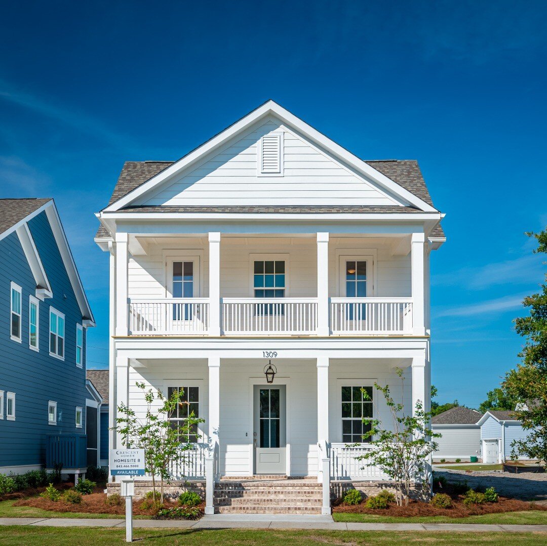 #frontporch 

Winter Discount available for all new clients in the New England area! To find out more message us or follow the link in our bio!

ccre.media

@coastalcreationsmedia
#newhampshirerealestate #houseshopping #dreamhouse #newenglandhome #ne