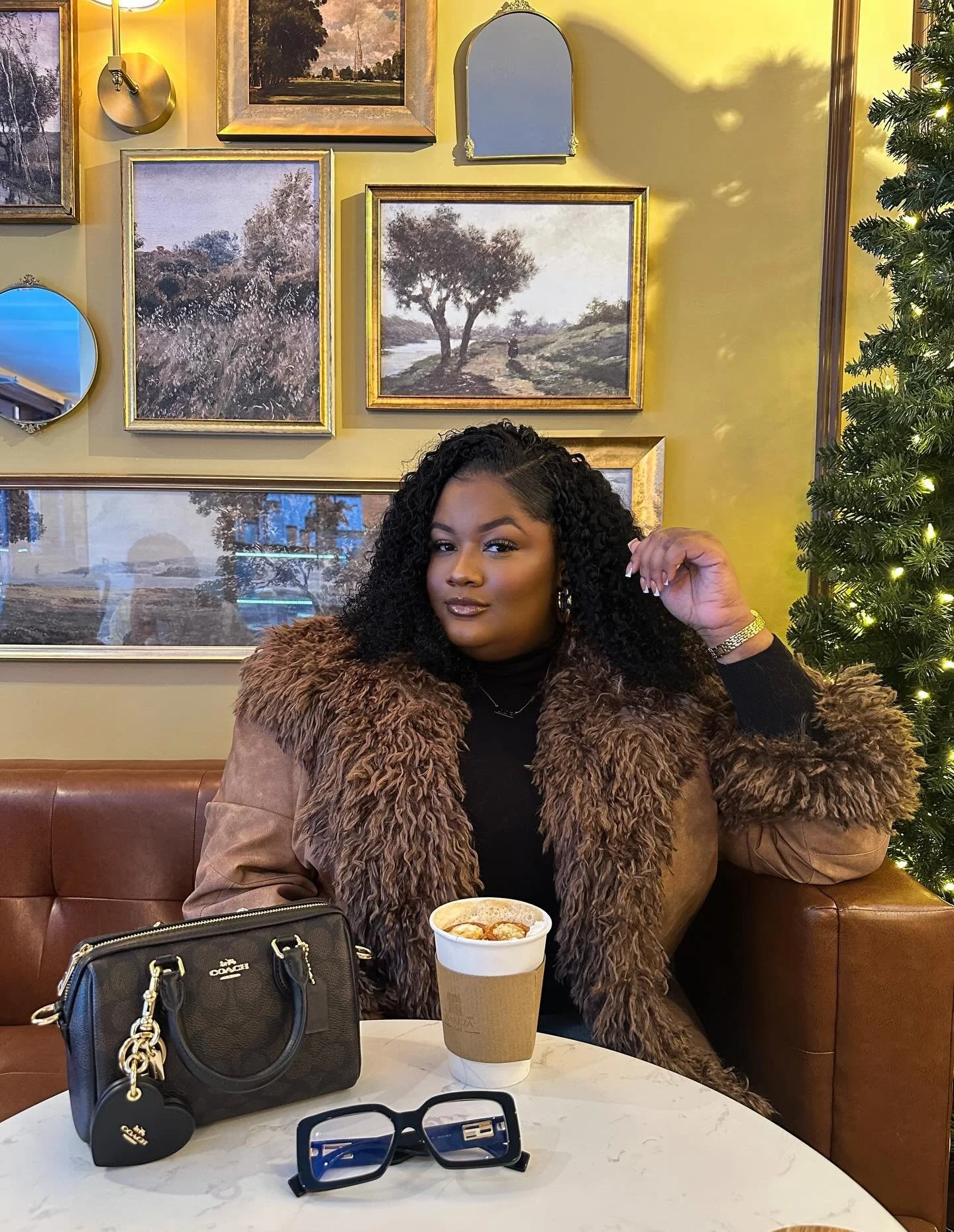 just a girl and her coffee on her bdaaaaaay ☕️