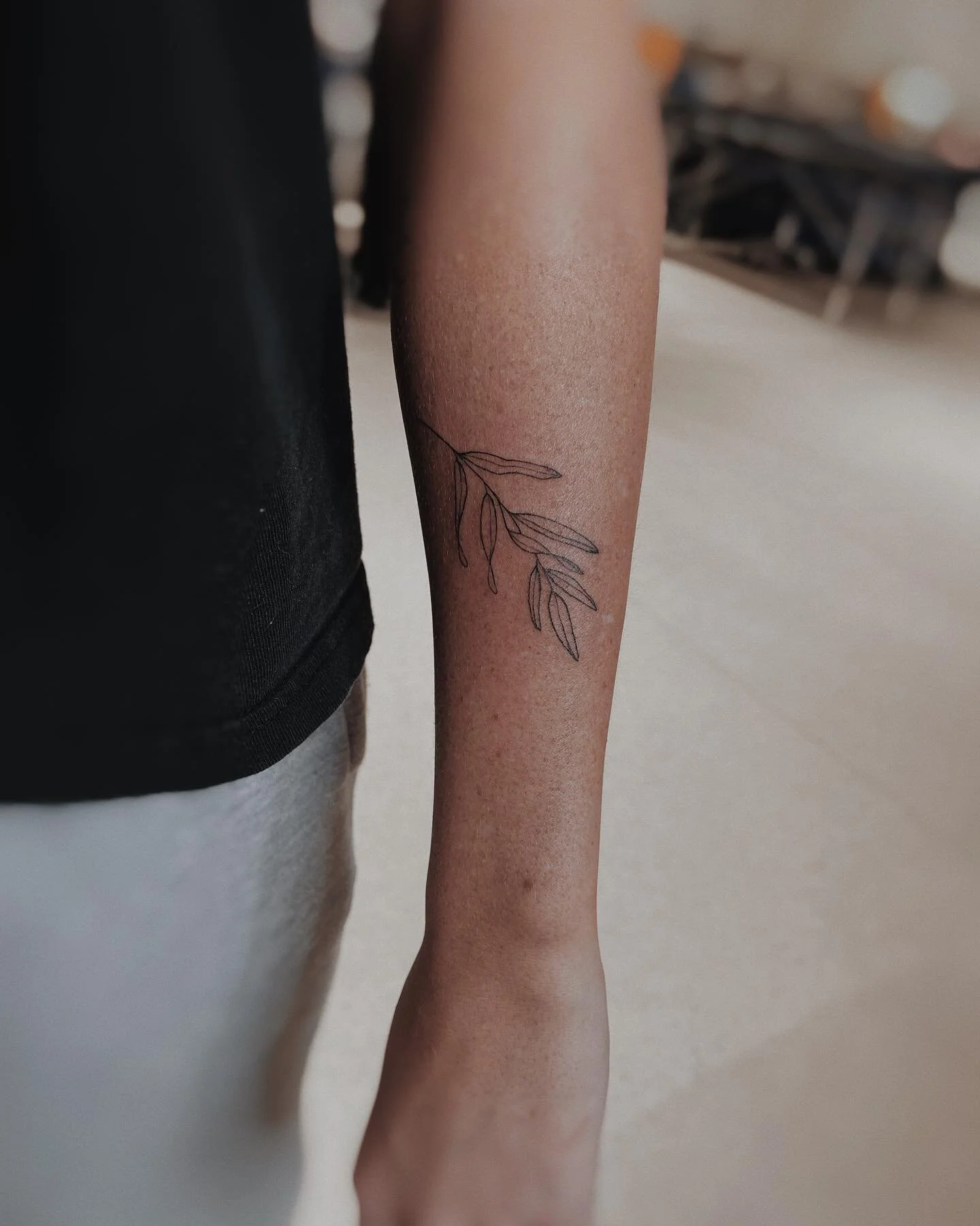 An Olive branch wrapped around the front of the forearm. Would love to do more work like this.
Email for all bookings 
Follow @jmunztattoos

#finelinetattoo #finelinetattoos #finelinetattoosmelbourne #jmunztattoos #smalltattoo #smalltattoos #delicate