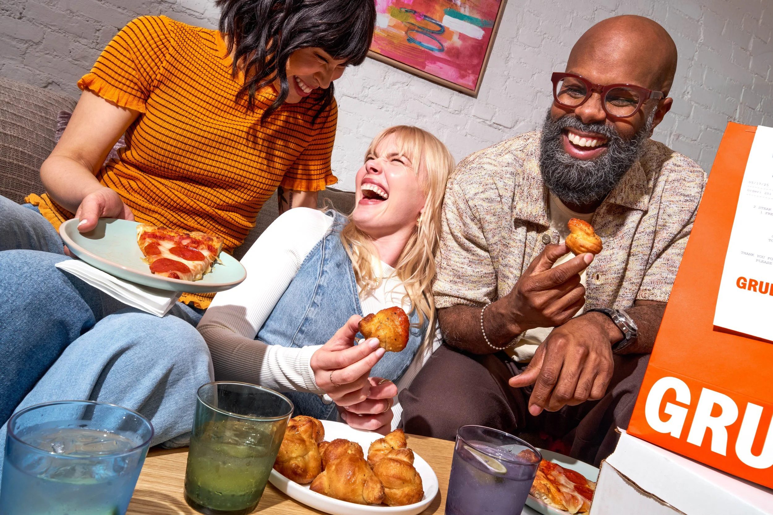 sRGB-2025-LivingRoomPizzaParty-02_0586_R05.jpg