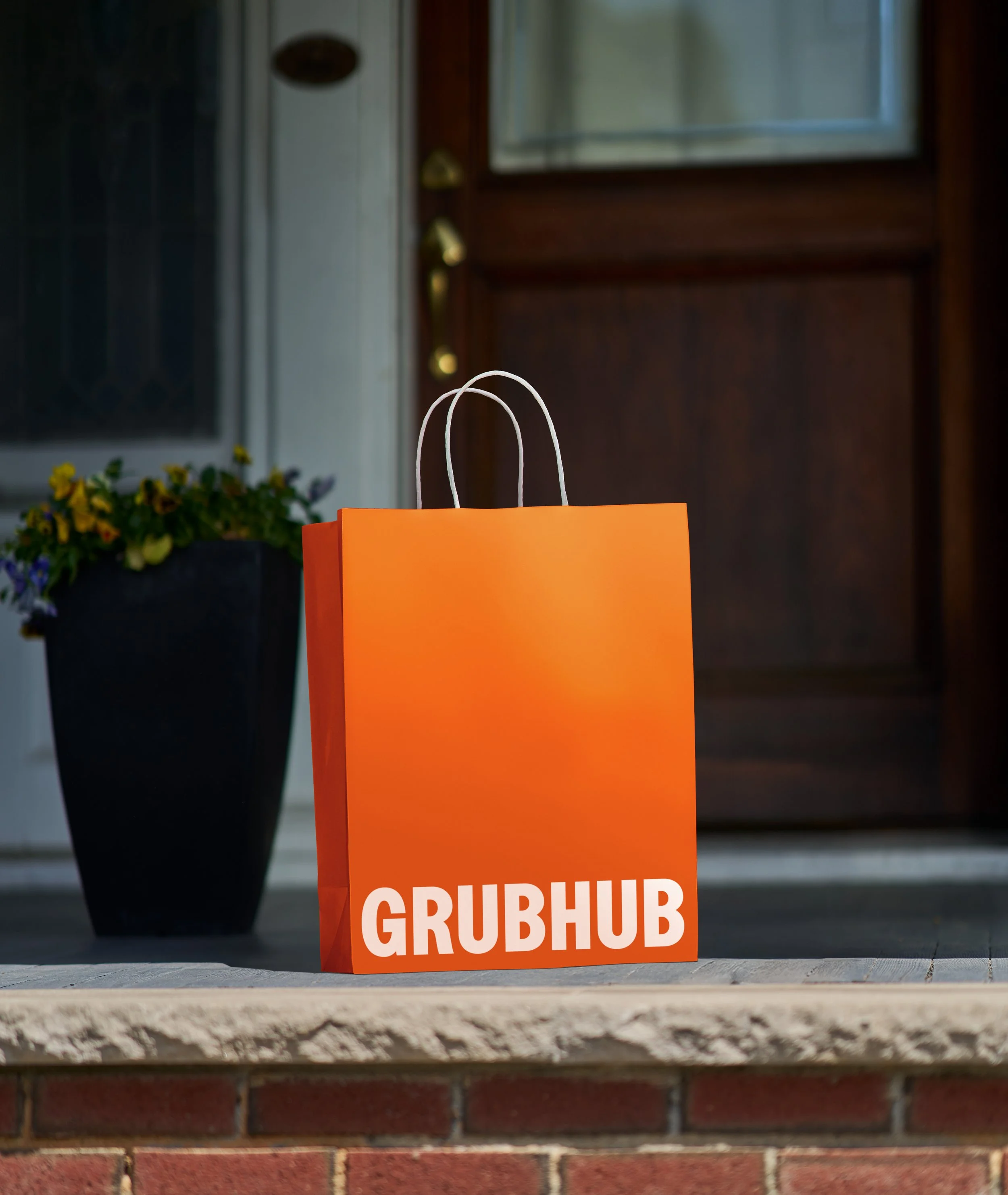 sRGB-2025-BagOutside-01_0500a_R03.jpg