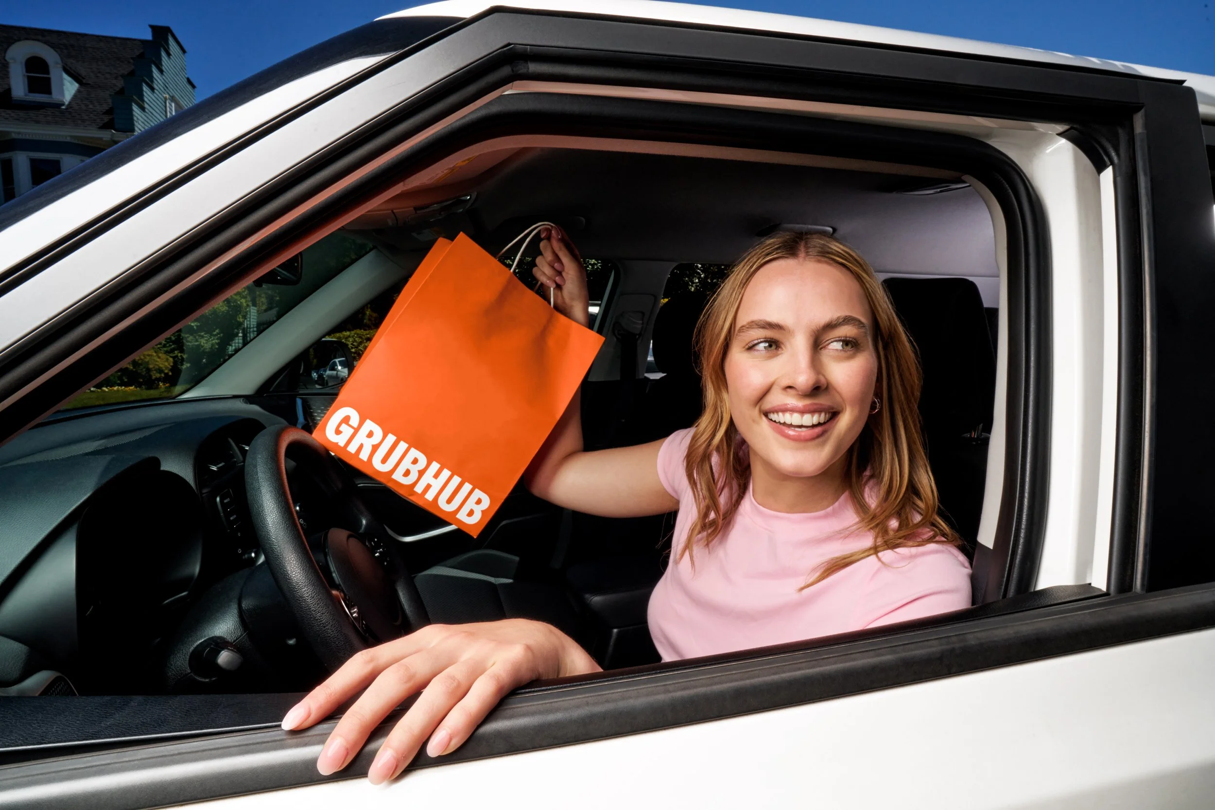 sRGB-2025-DriverInCarWithBag-03_0257_R04.jpg