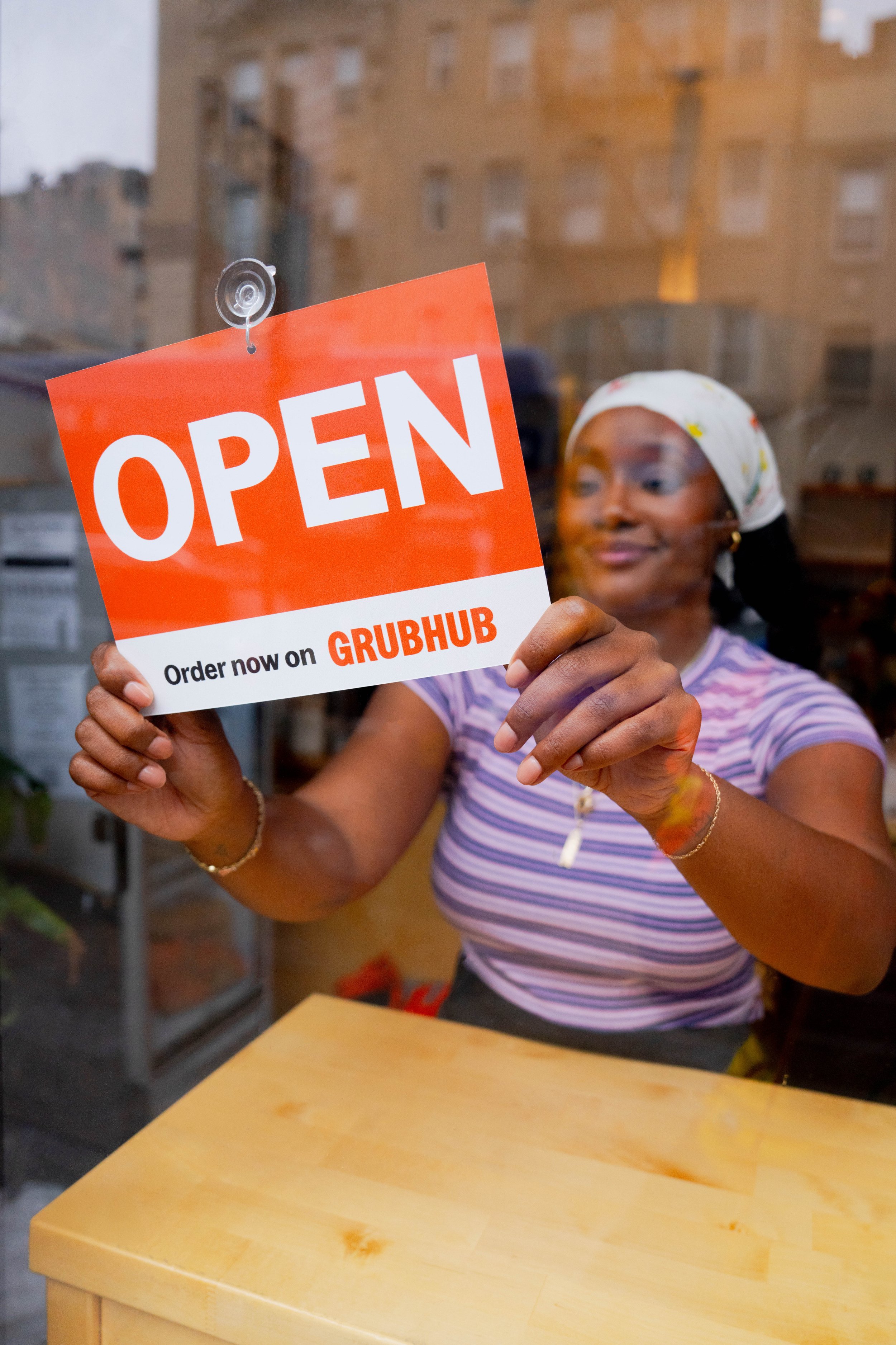 sRGB-2025-MerchantOpenSign-02_R02.jpg
