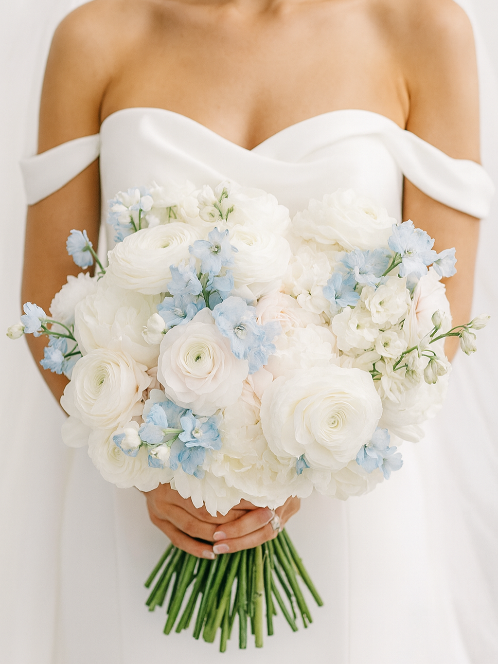 This lush, garden-style bouquet blends elegance and softness, perfect for classic, modern, or romantic wedding themes. Hand-tied with a natural stem finish for a timeless bridal look.