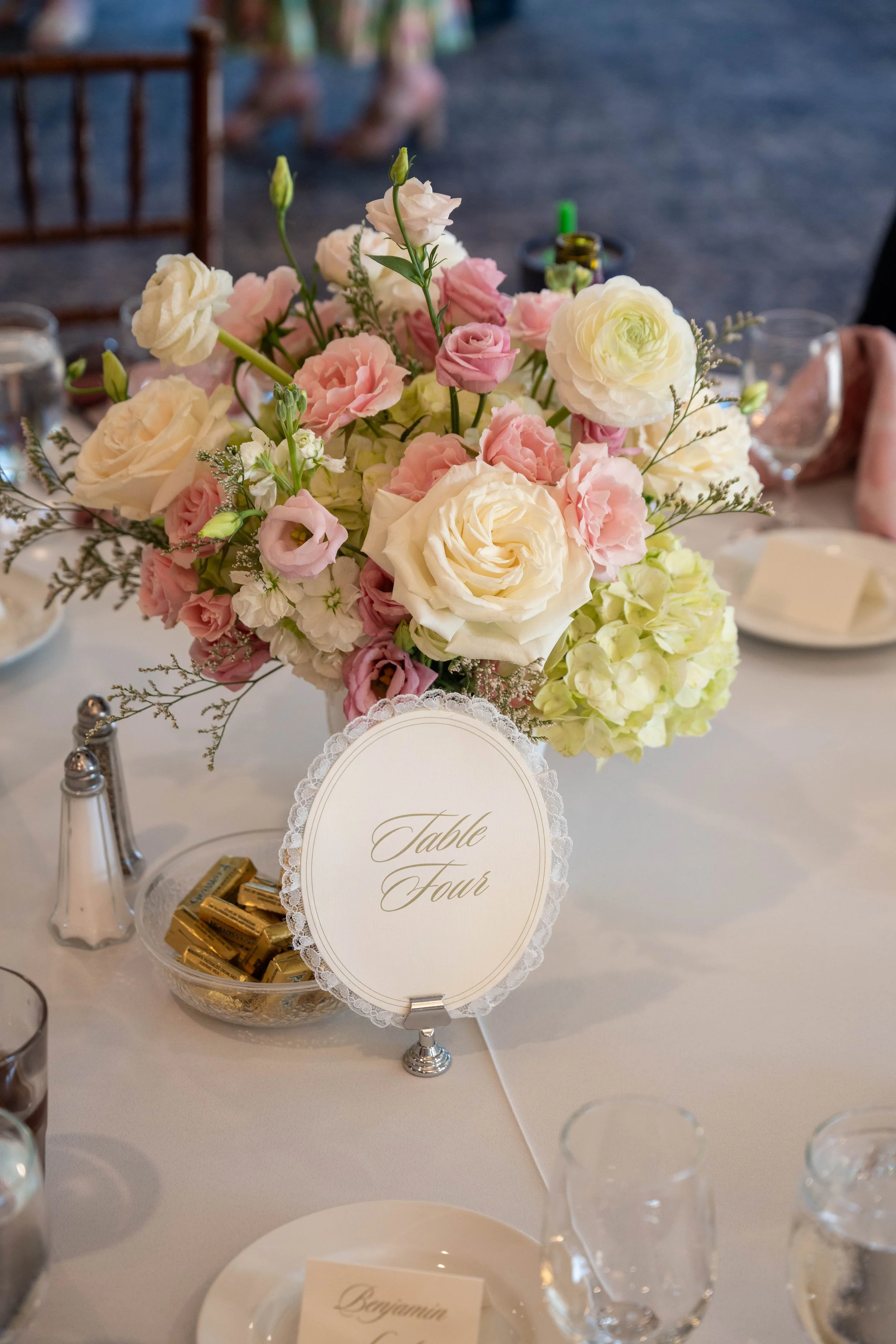 blush centerpiece 