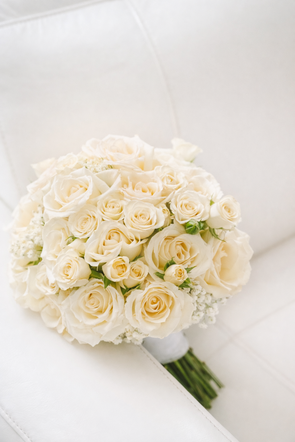 white bridal bouquet