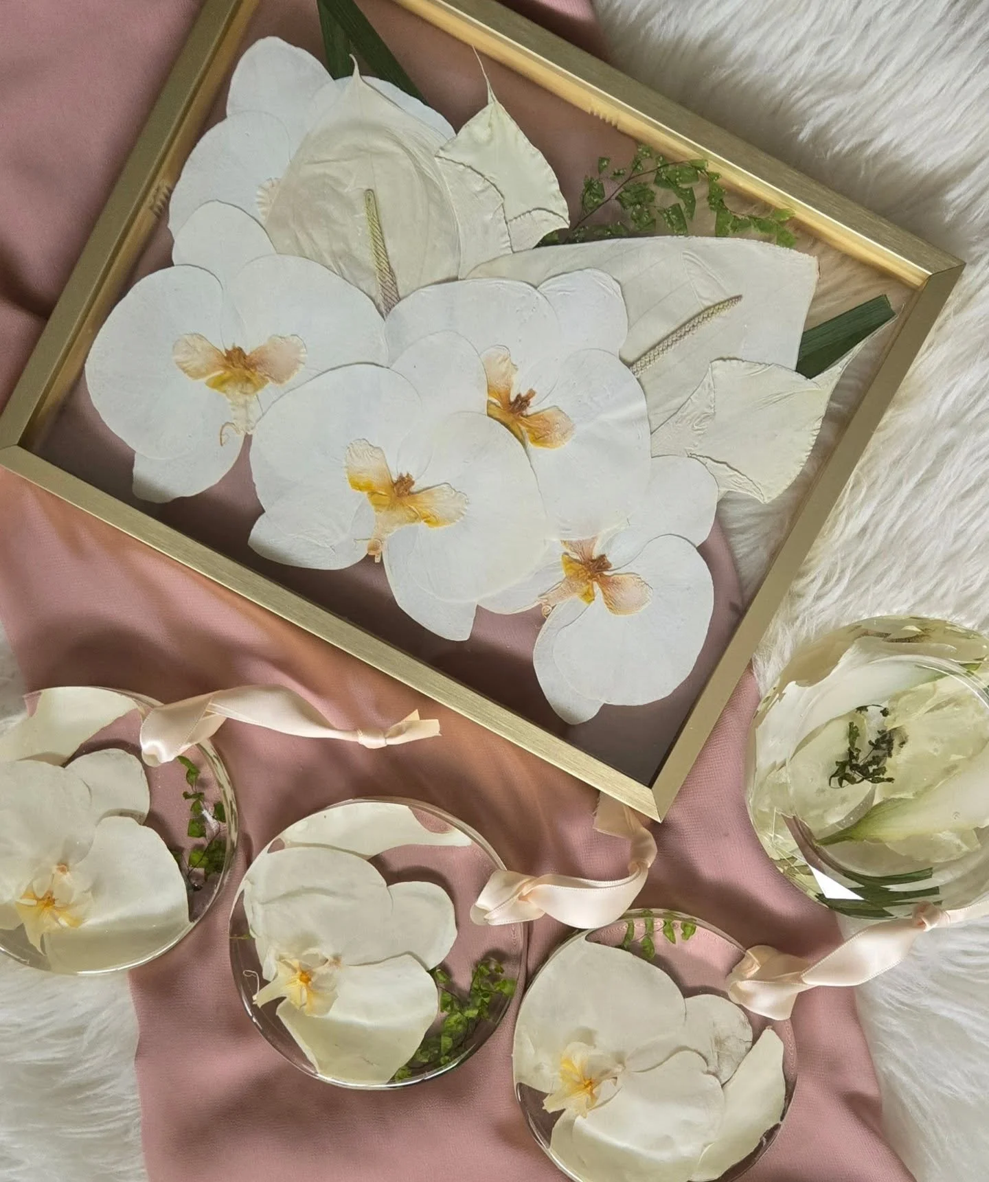 For Maye 🤍

💍@mayestevens
💐@birch.nwillow 

Shown
&bull; 8"x10" Pressed Floral Frame
&bull; Faceted Ring Disg
&bull; 4" Round Ornaments

#pressedbouquet #pressedflowers #flowerpreservation #bouquetpreservation