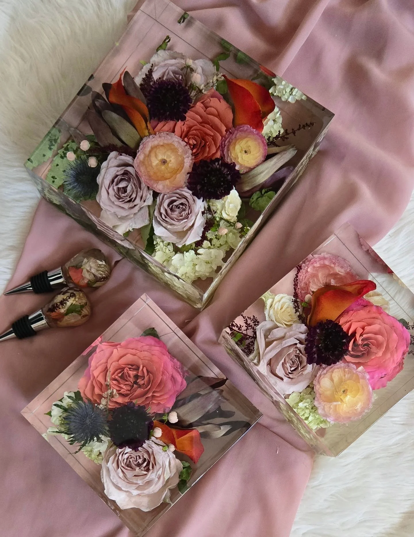 For Hailey 🤍

💍@haileyreedtorres 
💐 @cannonhouseflorist 

Shown
&bull; 8"x8" Floral Block
&bull; 6"x6" Floral Block (x2)
&bull; Faceted Wine Stoppers

#flowerpreservation #bouquetpreservation #preservedbouquet #weddingkeepsake 