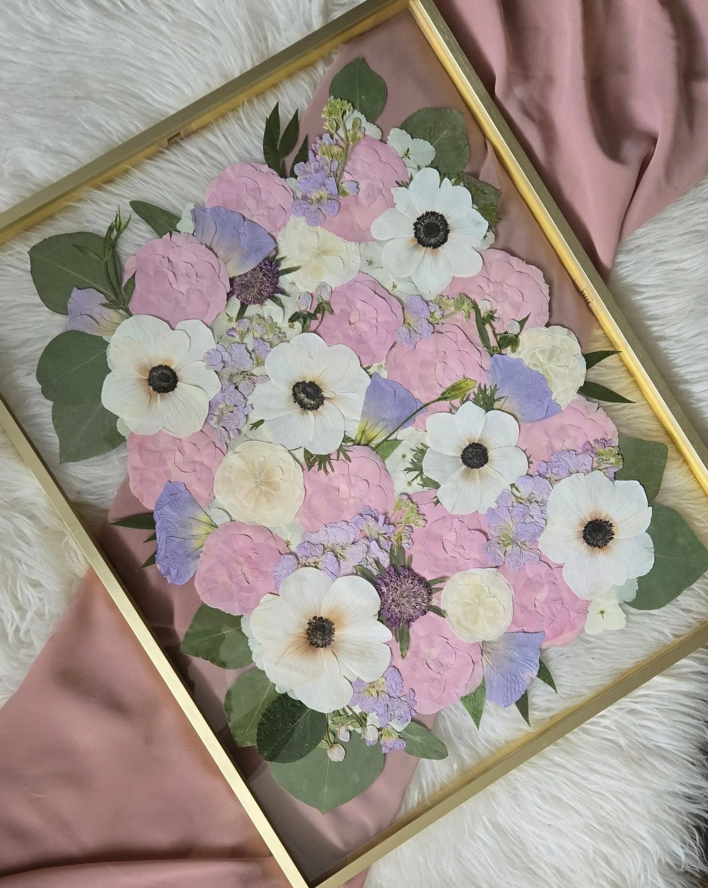Todays feature - 16&quot;x20&quot; Pressed Floral Frames 💐

This is our largest frame option full for that &quot;full bouquet&quot; moment in a stunning statement piece! 

Swipe right to see 20 different bouquets preserved into a one of a kind keeps