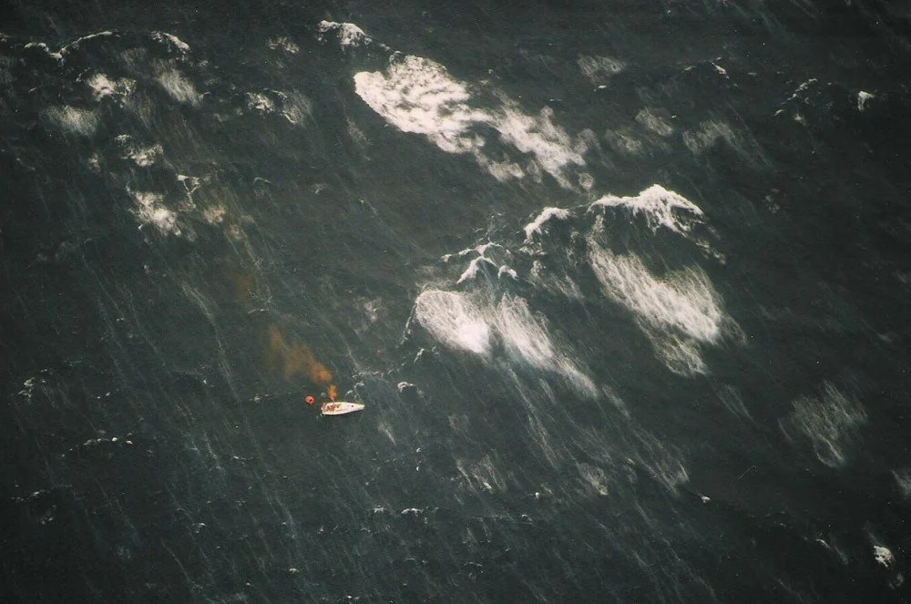 Disaster for a yacht in 1998 Sydney to Hobart Yacht Race