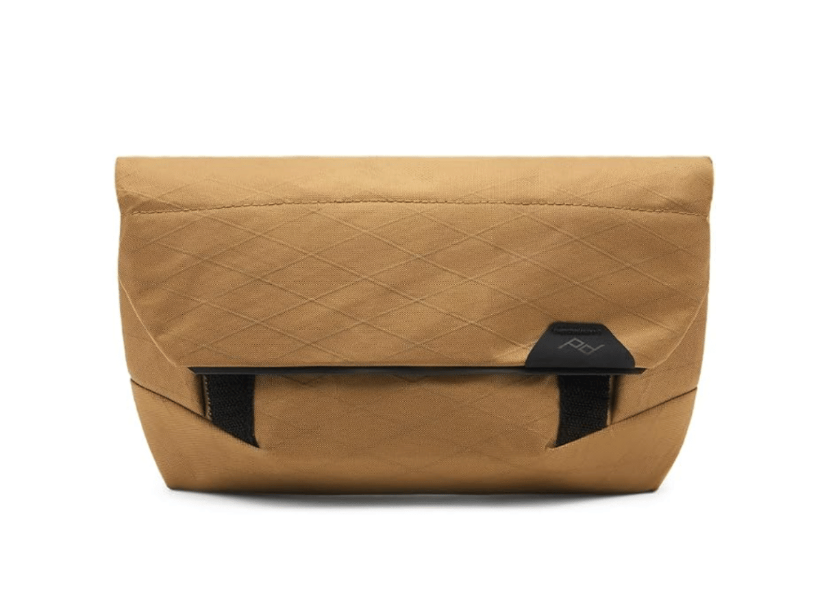 Peak Design Field Pouch in Coyote