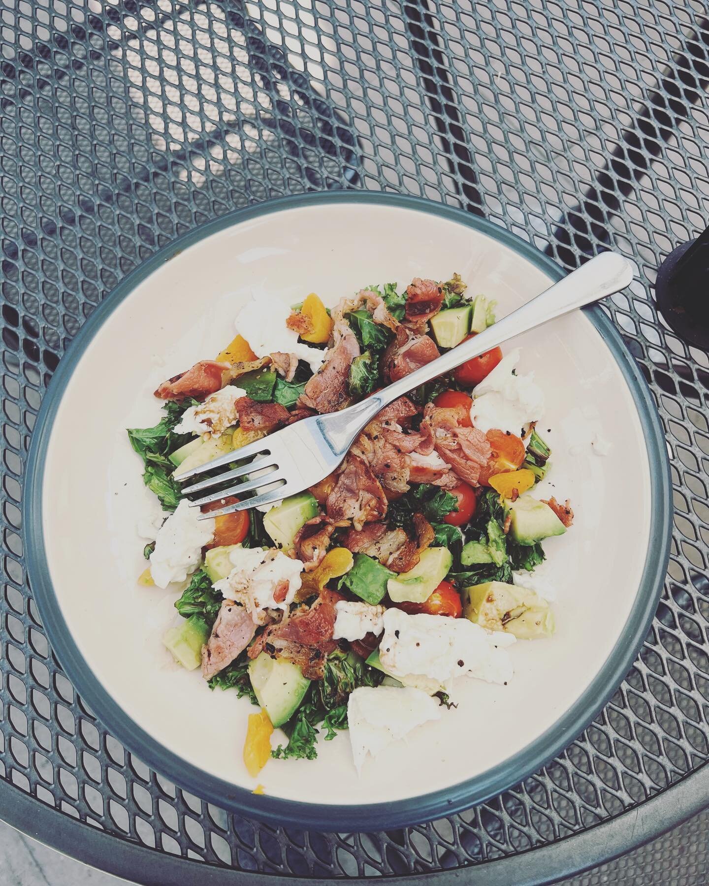 Bacon, avo, apricot Salad

Fry the bacon, tomato&rsquo;s and Kale
Cut up, soft dried apricots and avocado 
Tear and add mozzarella cheese
Season with black pepper and olive oil

#food #motivation #foodie #salad #sport #tenniscoach #fuel