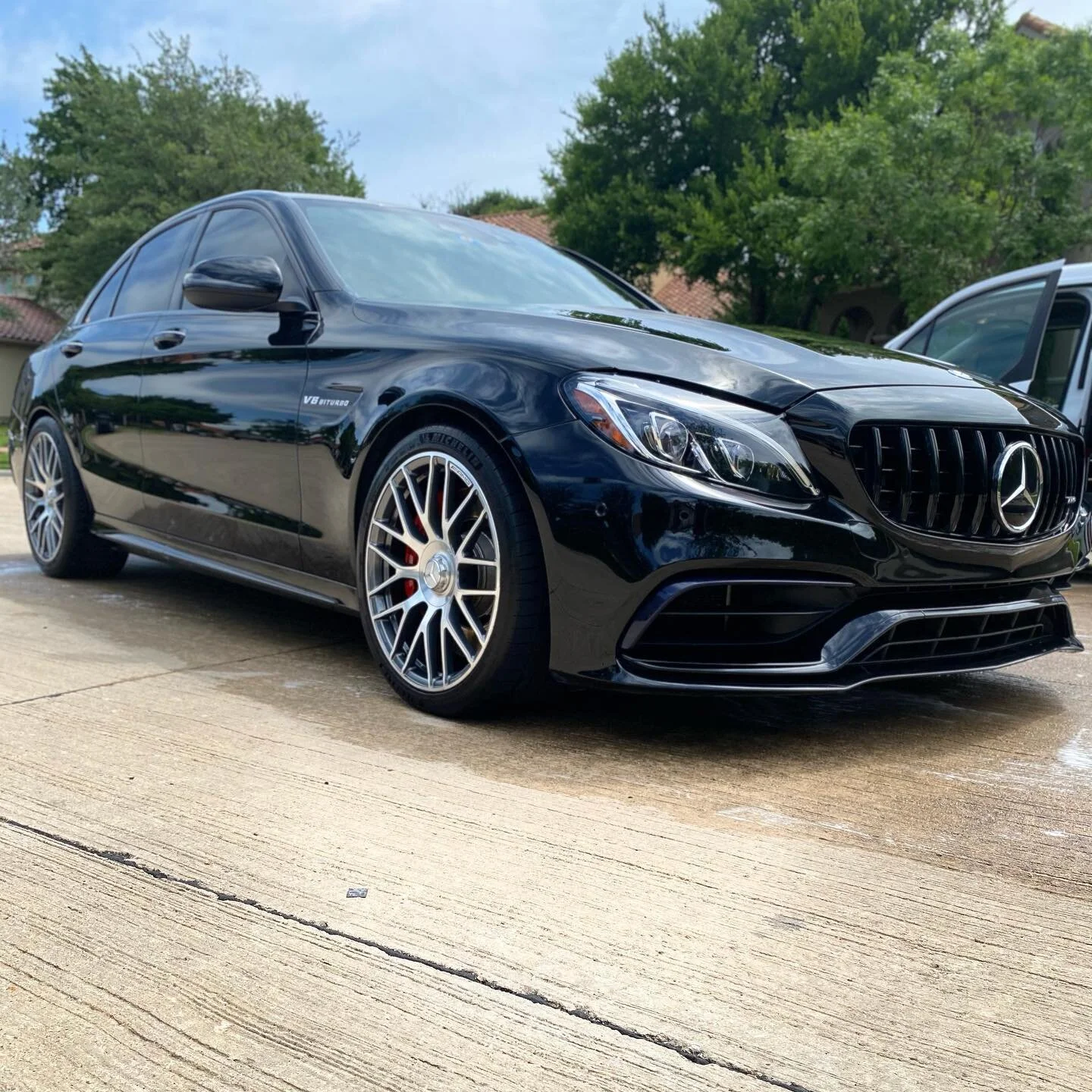 Beautiful C63S AMG in for basic exterior detail. Thank you @autom3bilia for continuing to allow us to service your vehicle.

If you are ready to get your car shining for the summer, give us a Call/Text/Dm or visit our Website to book now!