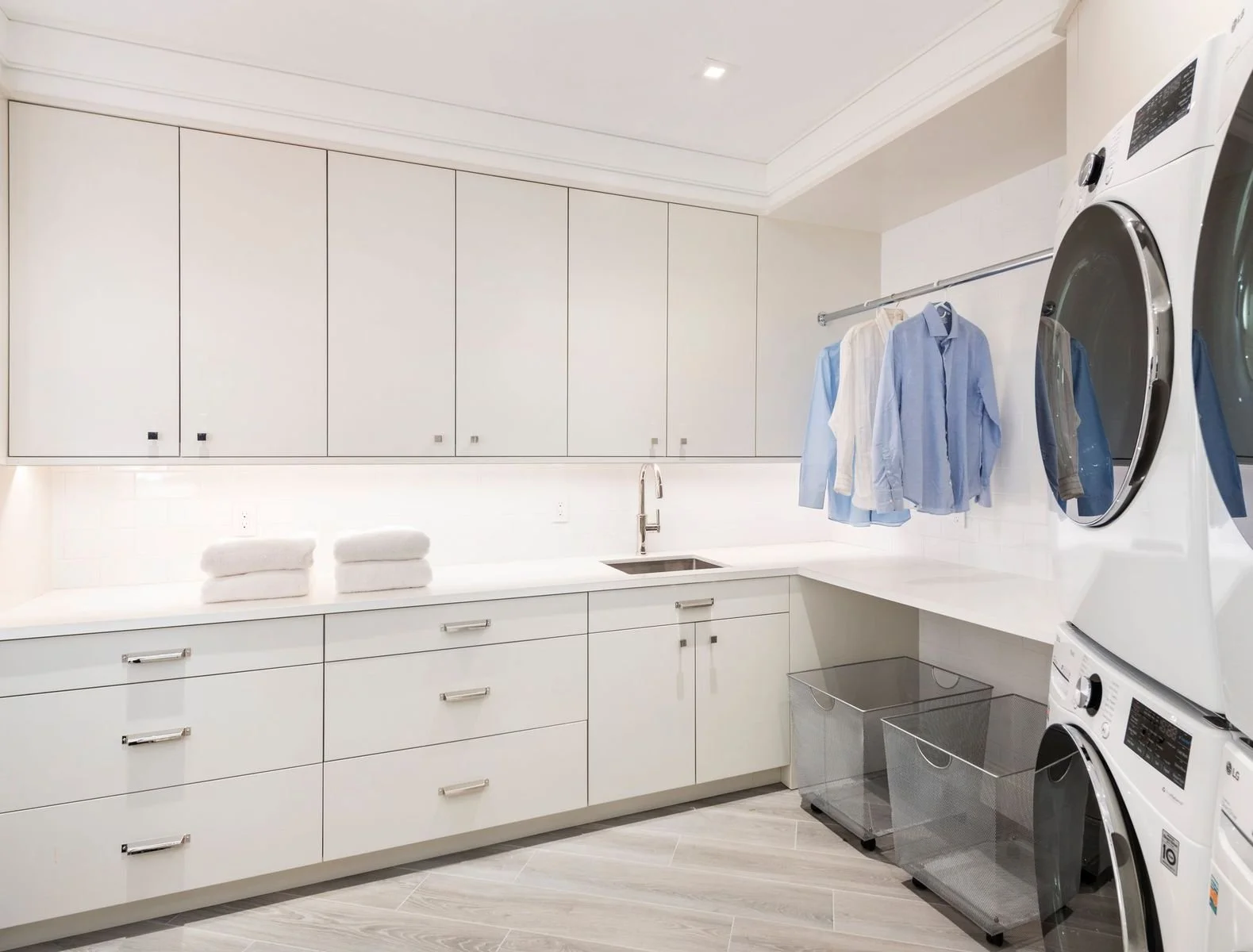 You deserve the laundry room of your dreams! 👚👗👕👖

 #madebynmb #customhome #customhomes #customhomebuild #laundryroom #laundryrooms #laundryroomgoals #laundryroominspo #laundryroomideas #laundry #laundryday
