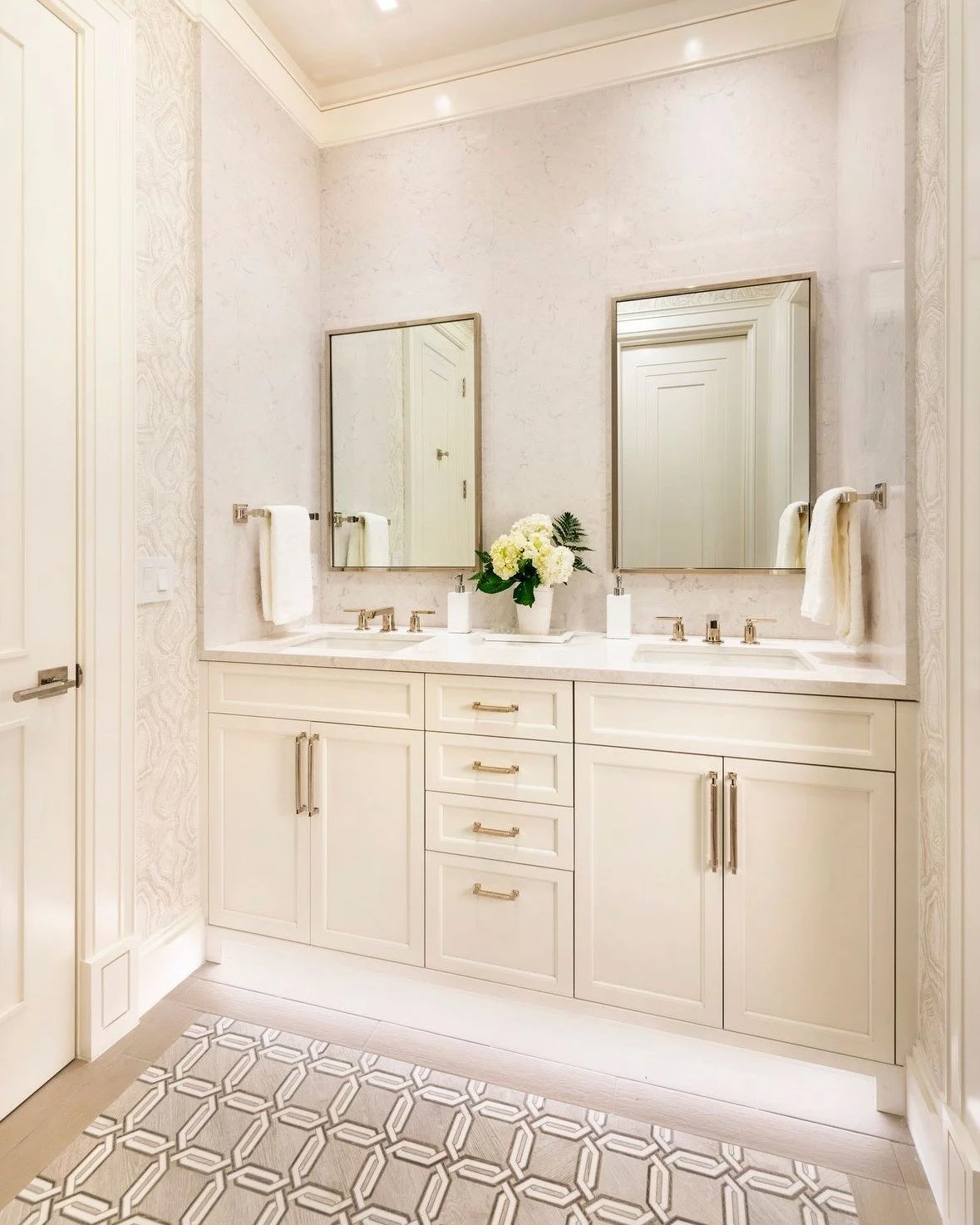 🌟Details that GLOW🌟

#madebynmb #bathroomdesıgn #homeimprovements #bathroom #bathrooms #bathroomdecor #bathroomideas #bathroominspo #bathroomremodel #bathroomrenovation #customhome #customhomes #customhomebuild #customhomedecor #customhomedesign #c