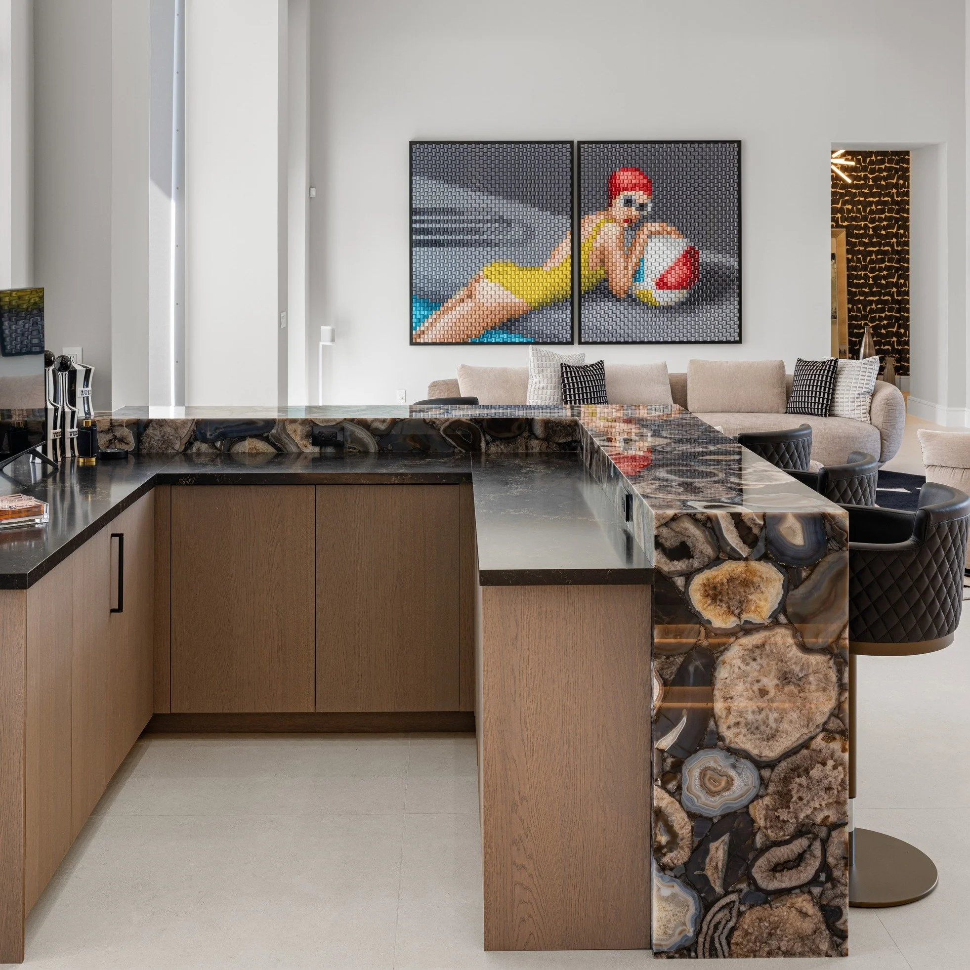 As the holidays approach, finding a place to gather with your loved ones is essential. Imagine gathering around your own gorgeous custom bar like this one! 🤩

 #madebynmb #walldecor #customhome #customhomes #dreamhome #dreamhomes #custombar #customb