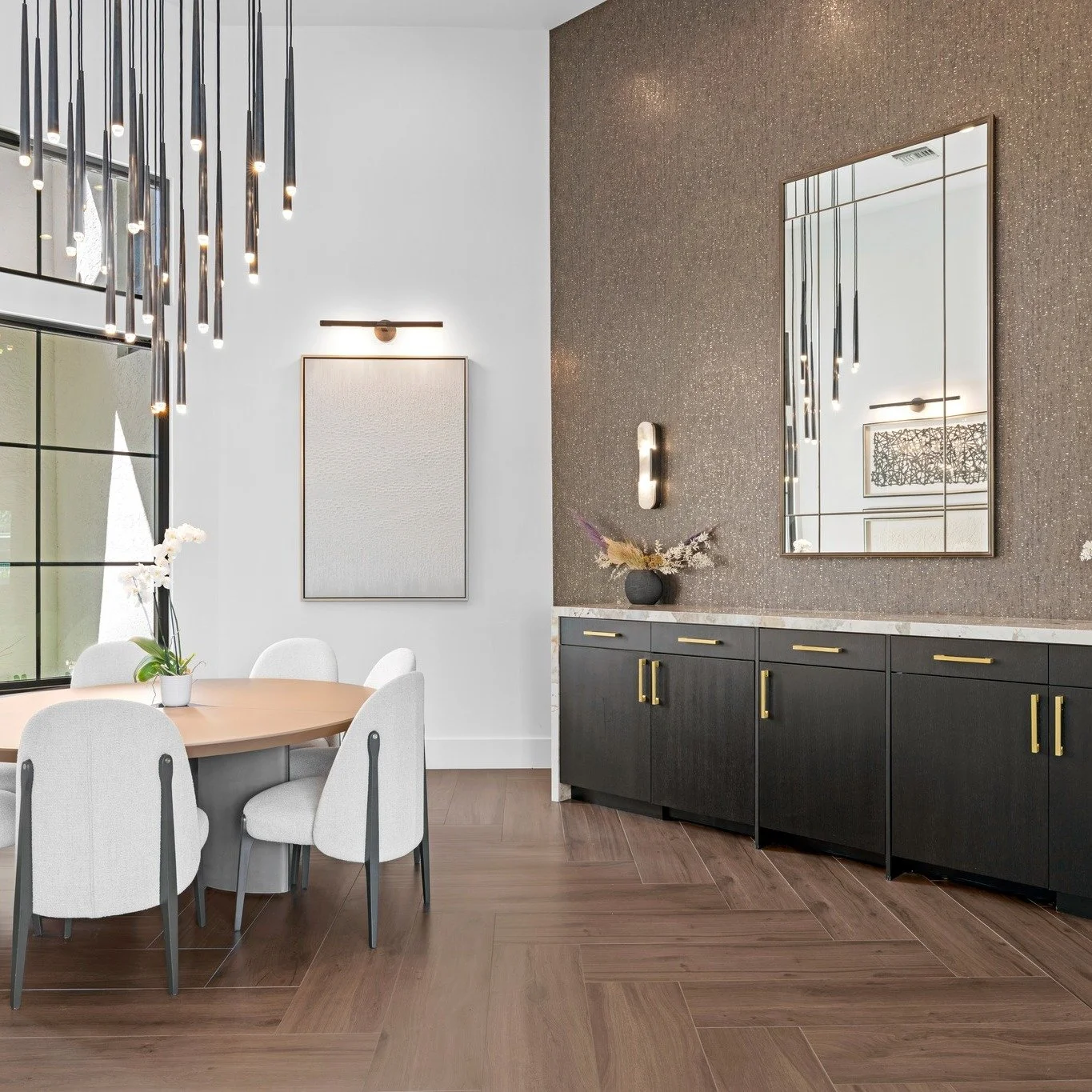 The secret to a perfect holiday gathering? A custom dining room that looks as good as the company is! 

Merry Christmas Eve to everyone celebrating tonight! 

 #madebynmb #dreamhome #dreamhomes #dreamhomegoals #customhome #customhomes #customhomedeco