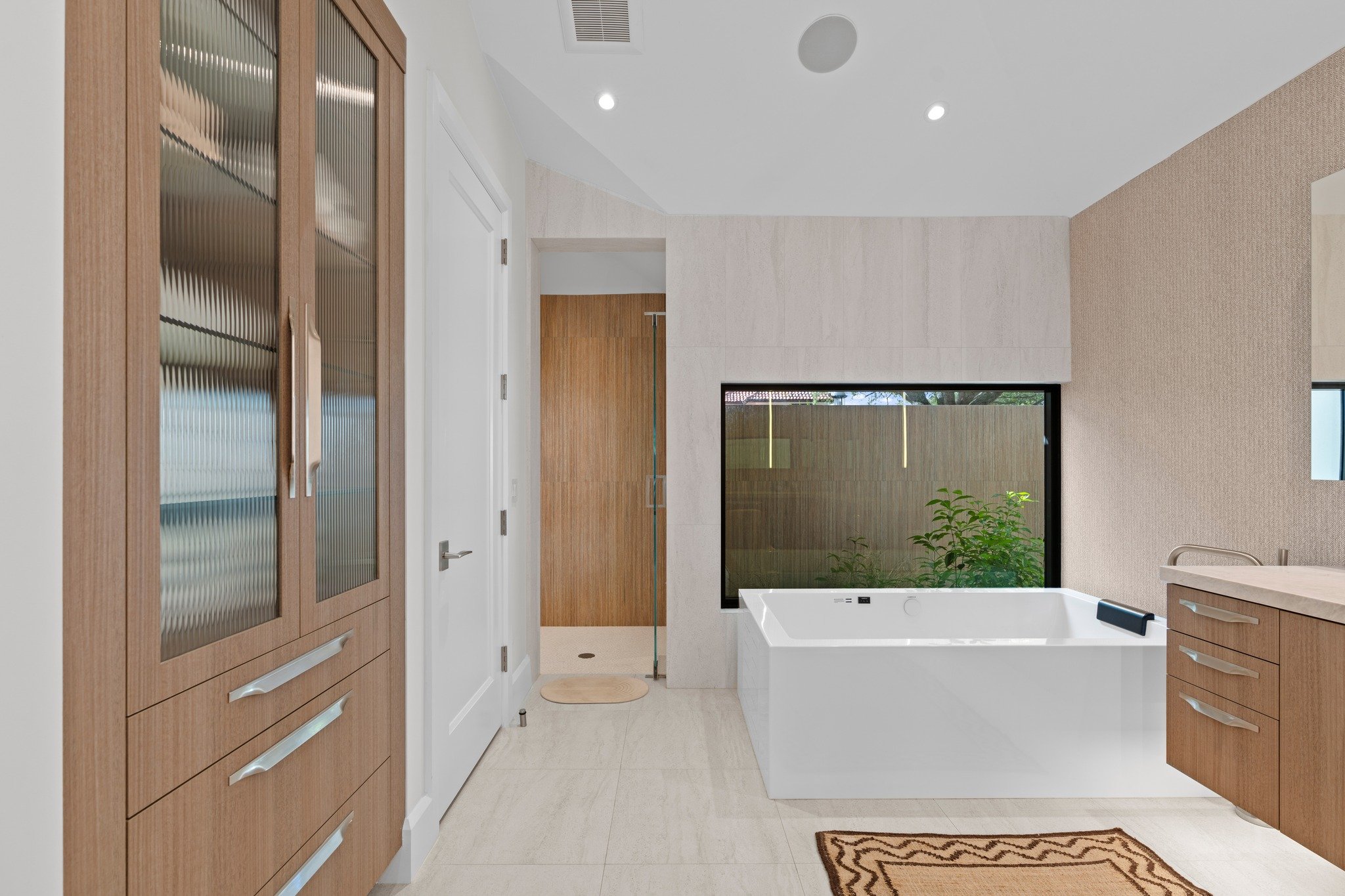 Channeling spa vibes at home! 

From the textured walls to the way the light hits the little garden in the window, this space was designed for pure relaxation. Bringing the outdoors in is the secret to those perfect spa vibes! 🌿💆&zwj;♀️

 #madebynm