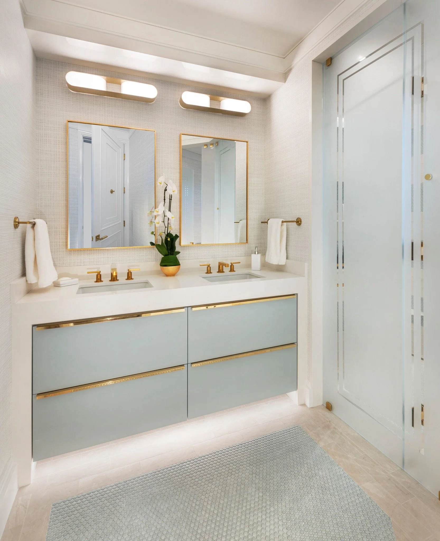 Adding a little shimmer to your daily routine! ✨

 #madebynmb #bathroomdecor #homeimprovements #dreamhome #dreamhomes #countryclublife #countryclublifestyle #bathroom #bathrooms #bathroominspo #bathroomdecor #bathroomremodel #bathroomrenovation #cust