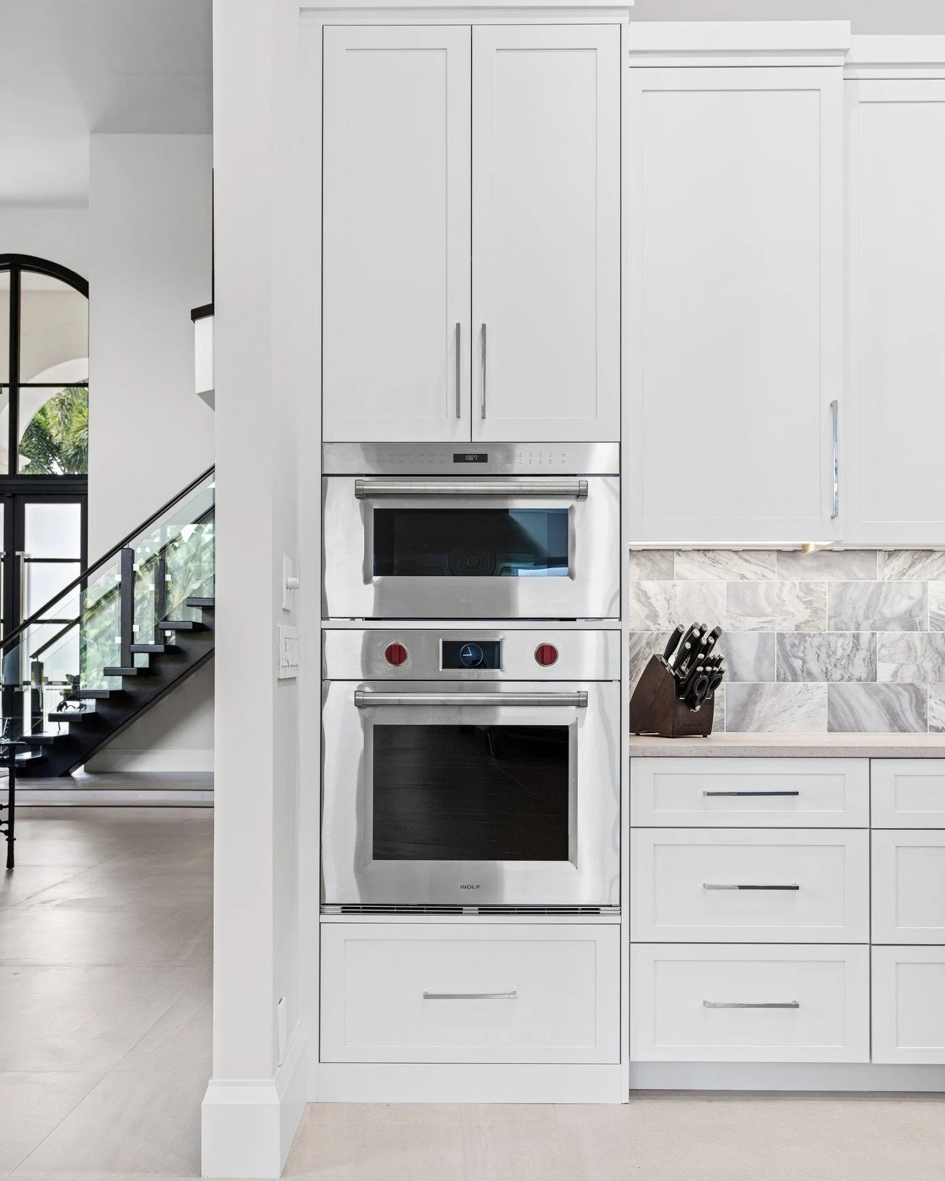 Elegant and Timeless - two of our favorite words to describe this kitchen! 

 #madebynmb #customhome #customhomebuild #customhomedesign #customkitchen #customkitchens #customkitchendesign #kitchenstyle #kitchenorganization #kitchengoals #dreamhome #d