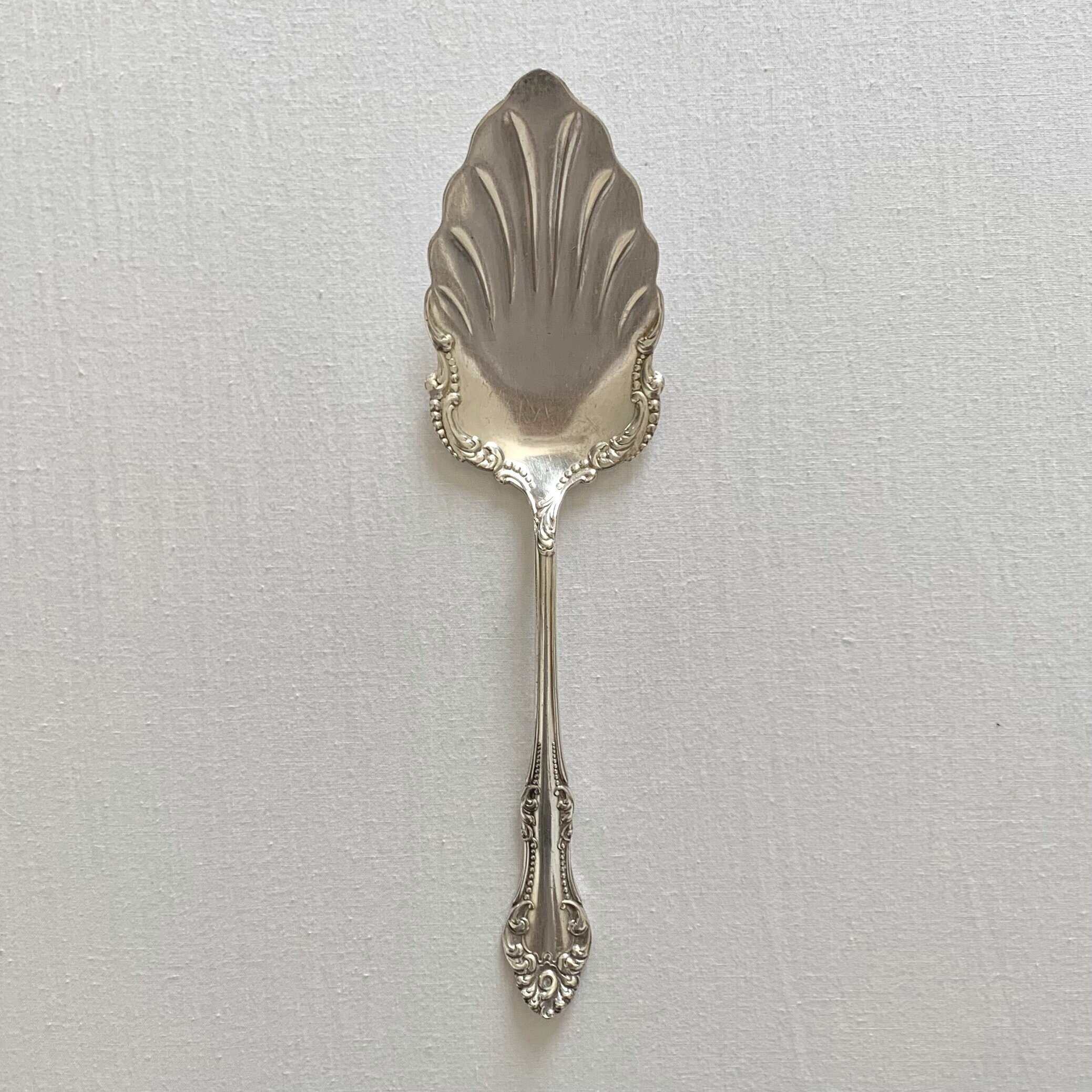 Heritage Cake Server - Scalloped