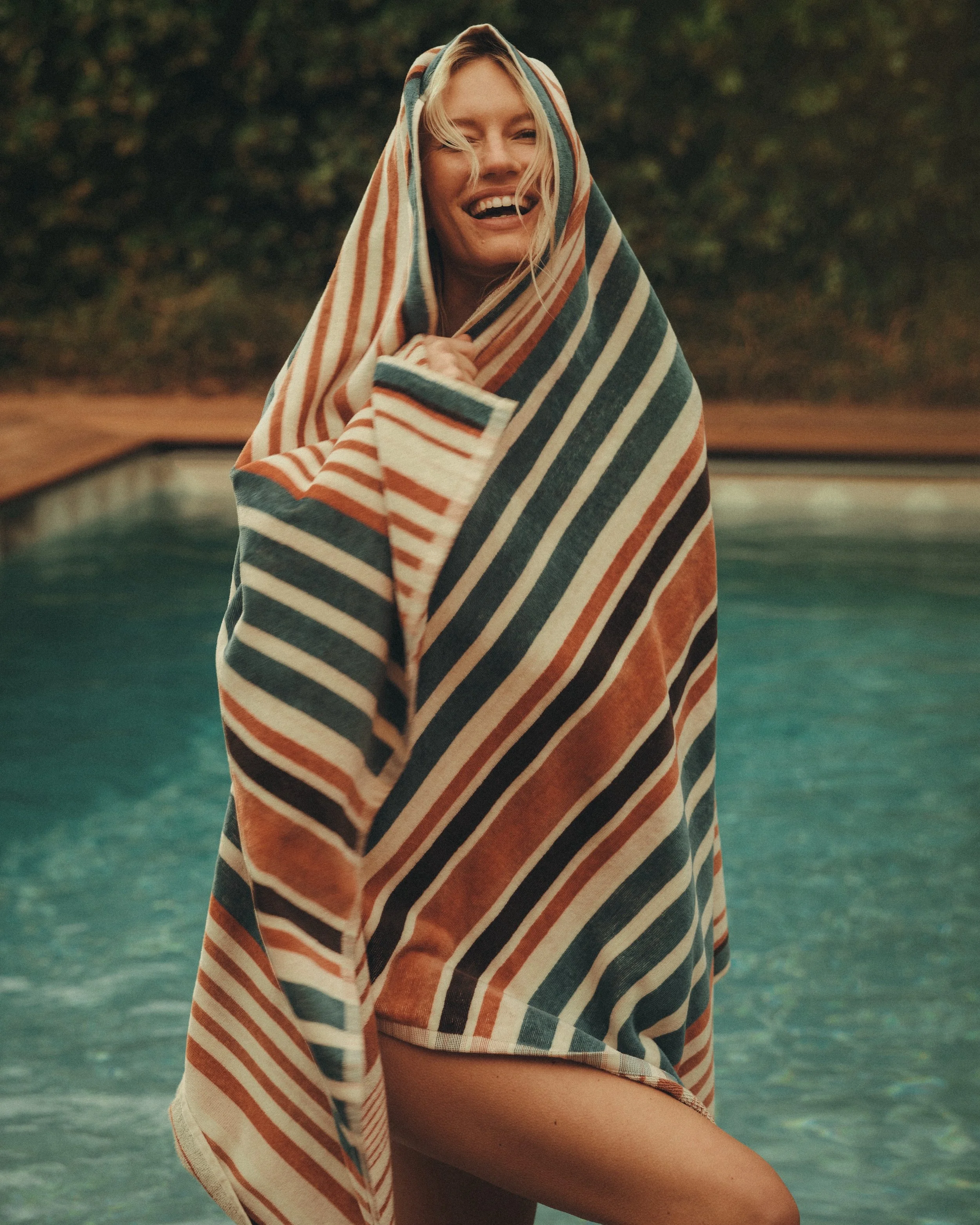 SP25_Lifestyle_BeachTowels_Mixed_306 RT F.jpg