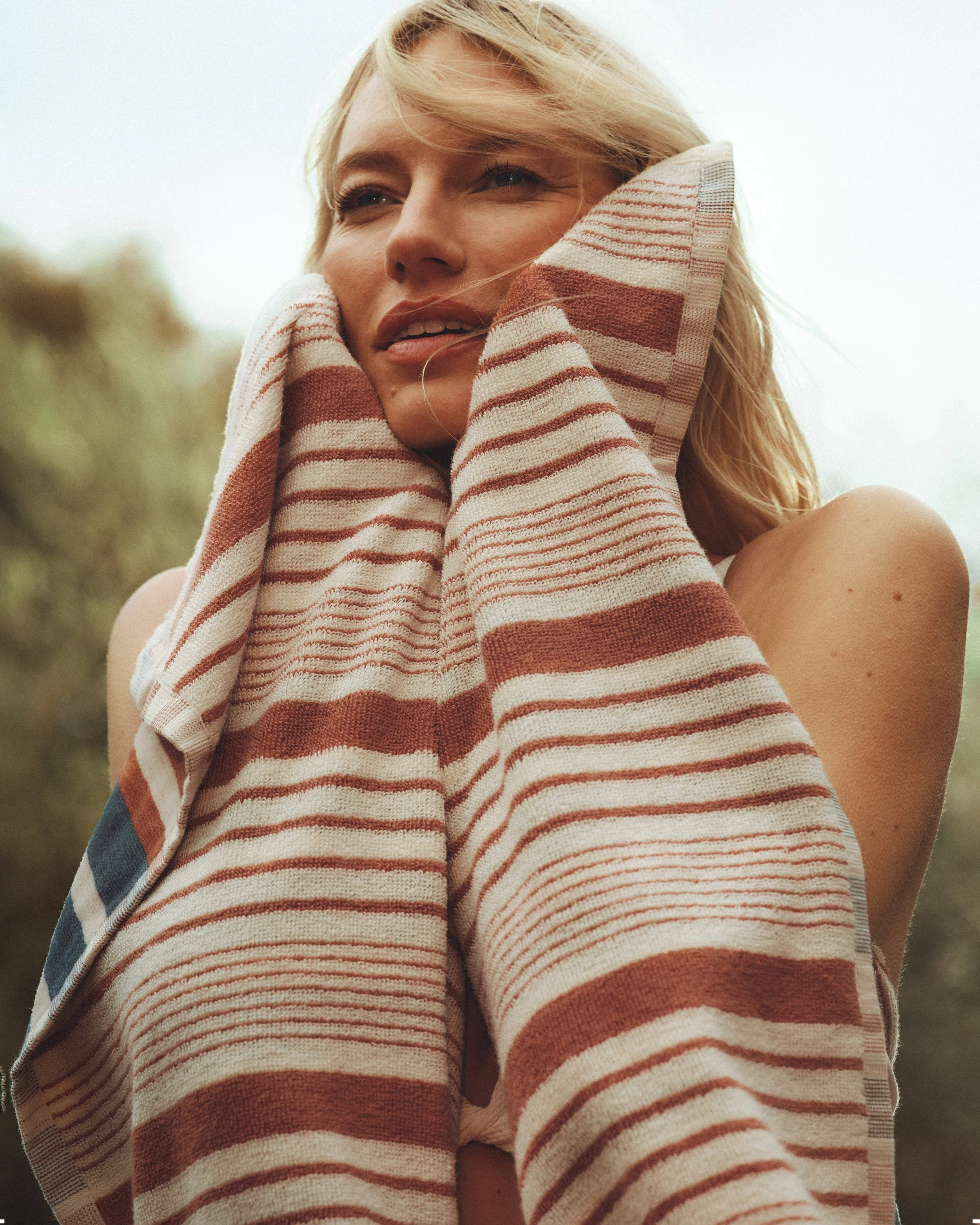 SP25_Lifestyle_BeachTowels_Mixed_262 RT F crop.jpg