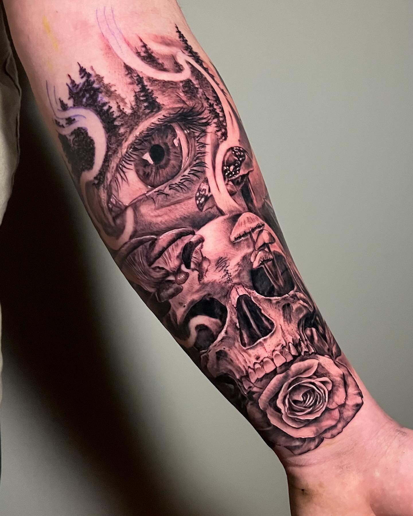 Cool forearm design done recently by Jamie!
@bootyfunkofficial 
#skulltattoo #foresttattoo #blackngrey #tattoosleeve