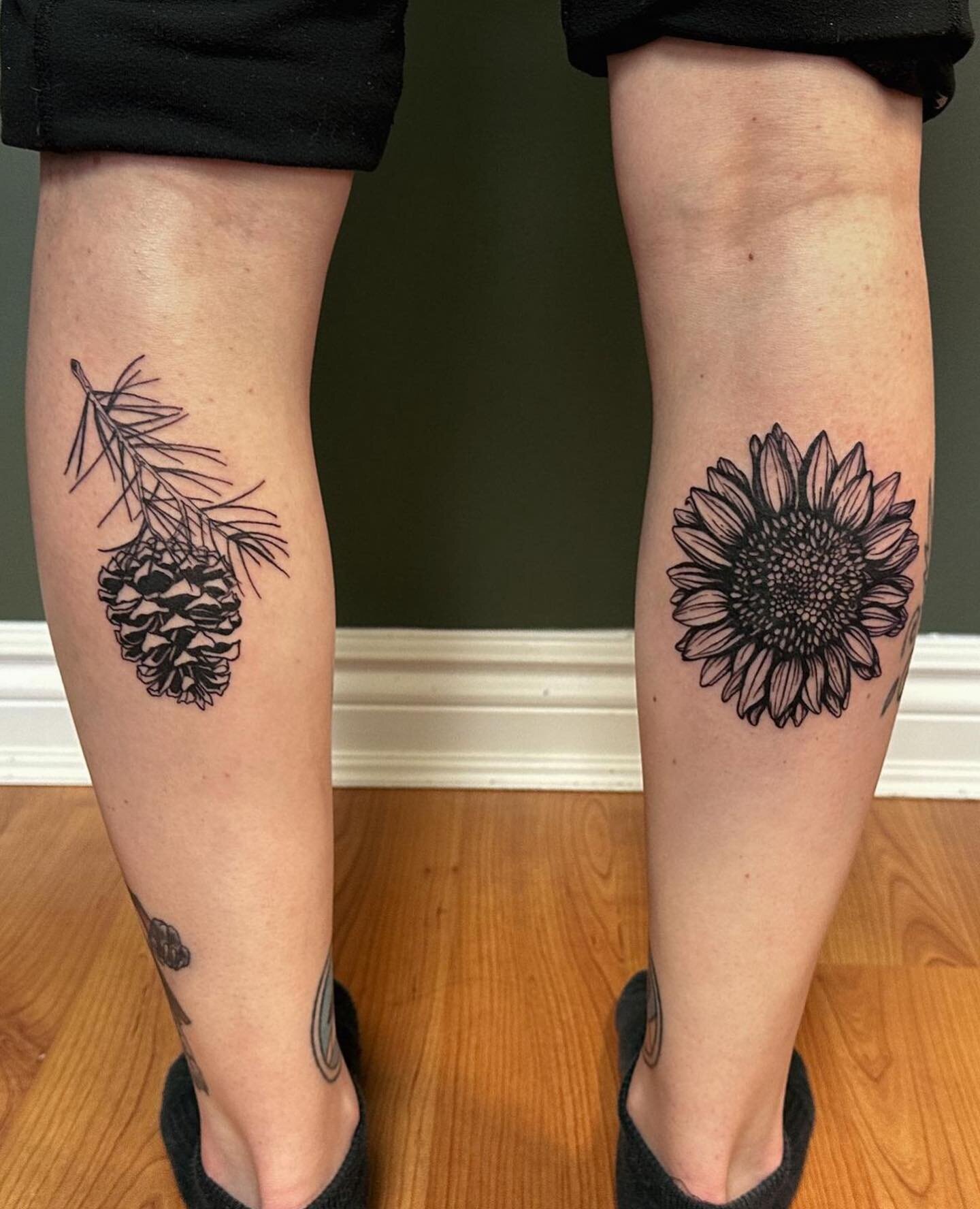 A couple of lovely calf tattoos by Maddie! 🍂
#naturetattoo #calftattoo #summervibes #portperry #ontariotattoos