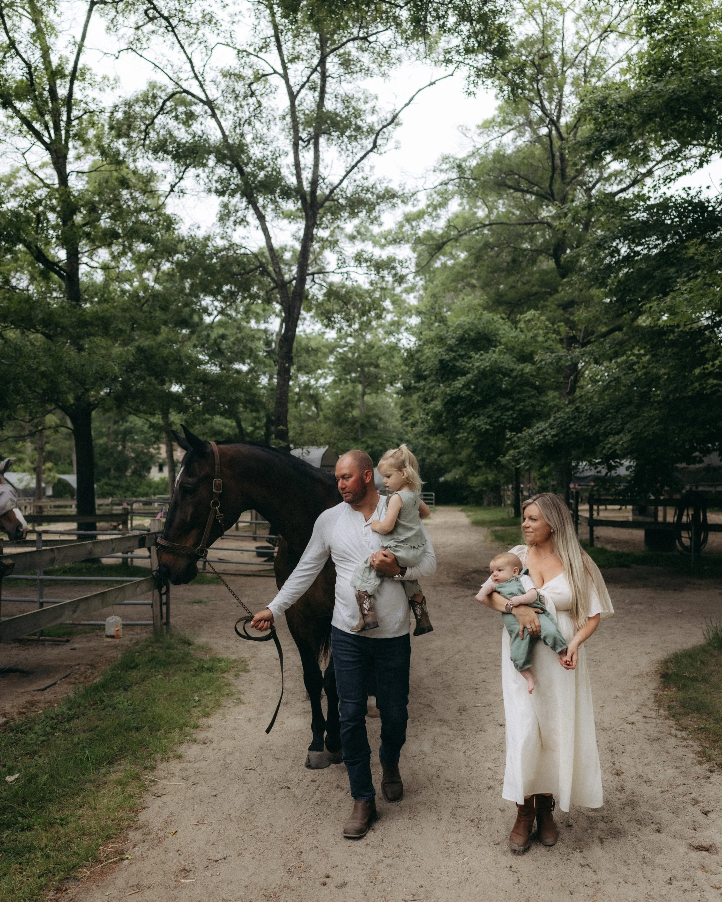 Last night&rsquo;s family session on the farm!
&bull;
#familyshoot #familyphotographer #weddingphotographers